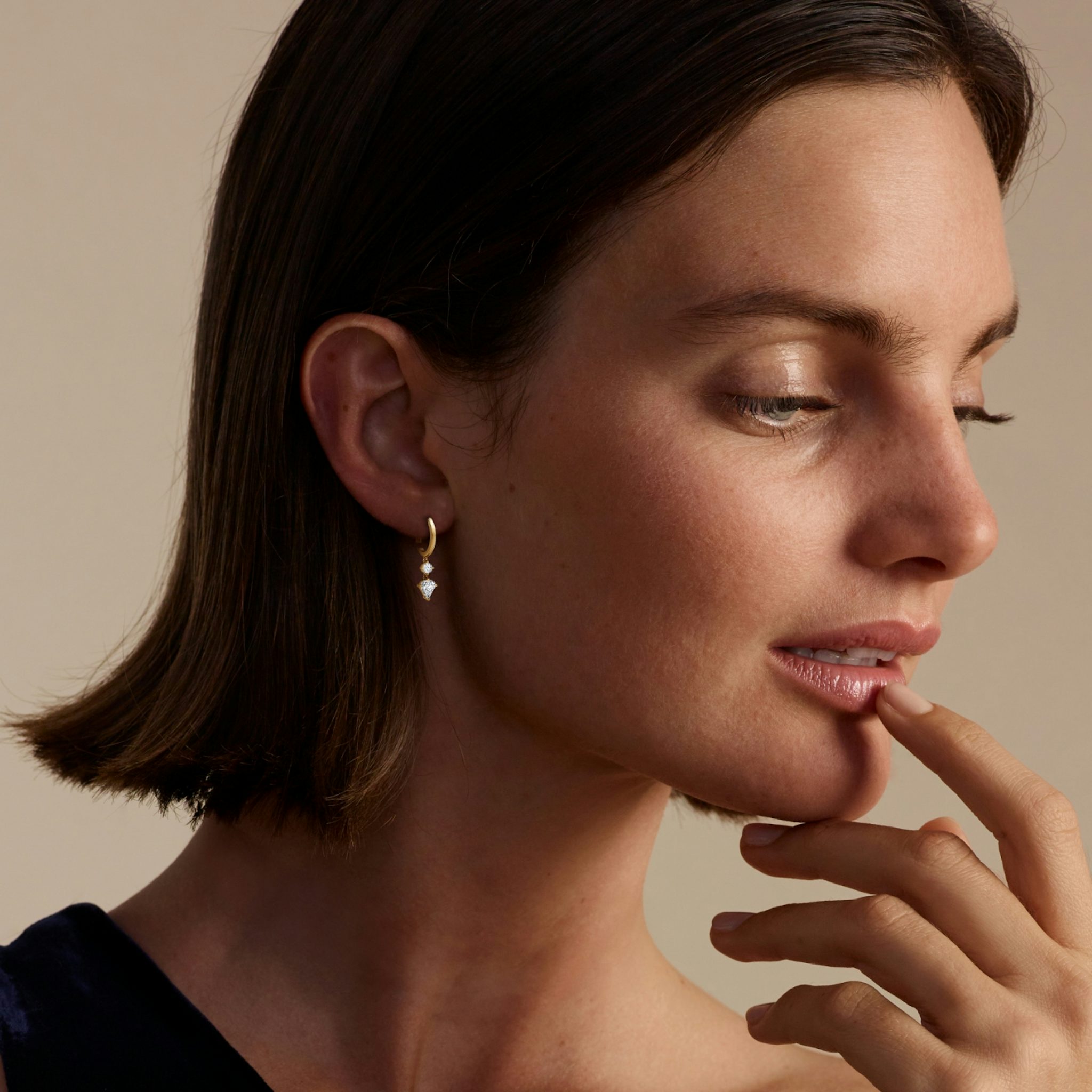 Duo Shield Drop Hoop | Shield | 14k | White Gold | diamondtype: round-brilliant+shield | hoopAccent: Plain