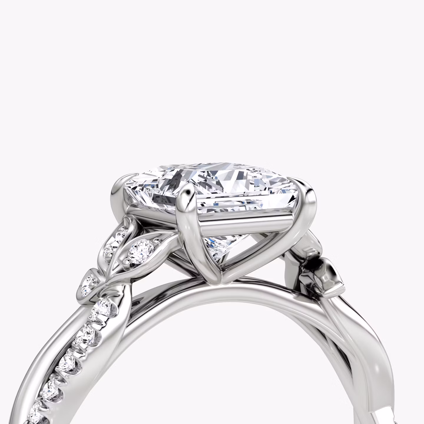 Anillo de compromiso Twisted Floral  | Princesa | Platino | bandAccent: Pavé | diamondOrientation: vertical | caratWeight: other