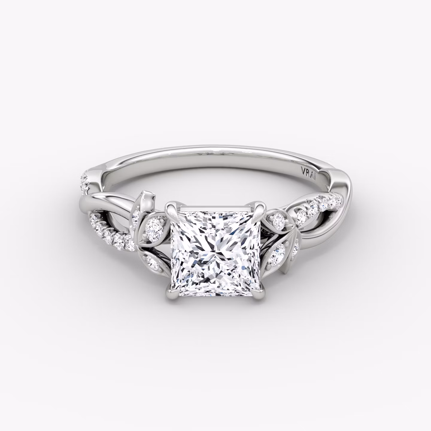 Anillo de compromiso Twisted Floral  | Princesa | Platino | bandAccent: Pavé | diamondOrientation: vertical | caratWeight: other