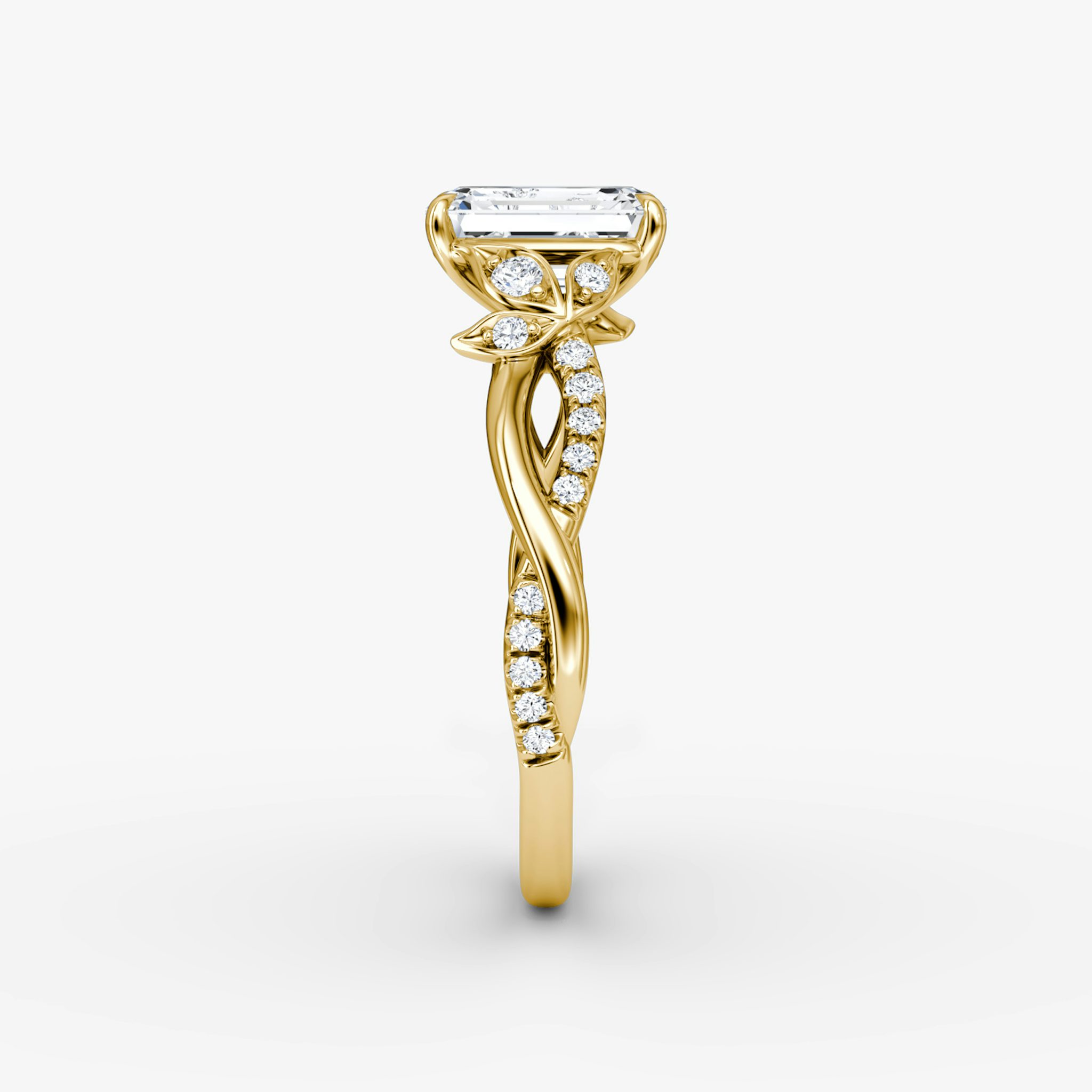 The Twisted Floral | Emerald | 18k | Yellow Gold | bandAccent: Pavé | diamondOrientation: vertical | caratWeight: other