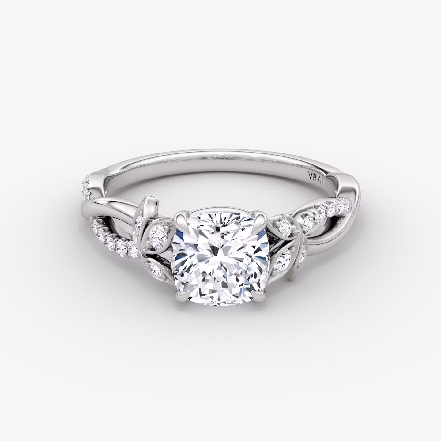 Twisted Floral  | Cushion | 18k | Weißgold | bandAccent: Mit Pavé-Besatz | diamondOrientation: vertical | caratWeight: other