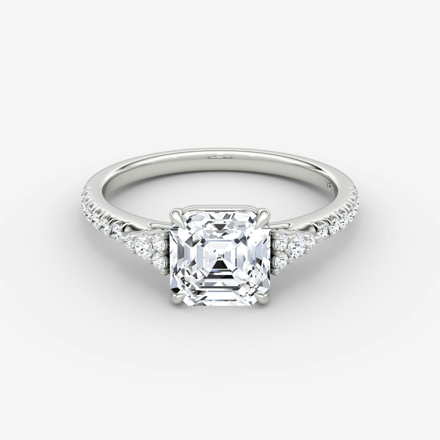 Anillo de compromiso Side Cluster Cathedral | Asscher | 18k | Oro blanco | bandAccent: Pavé | diamondOrientation: vertical | caratWeight: other