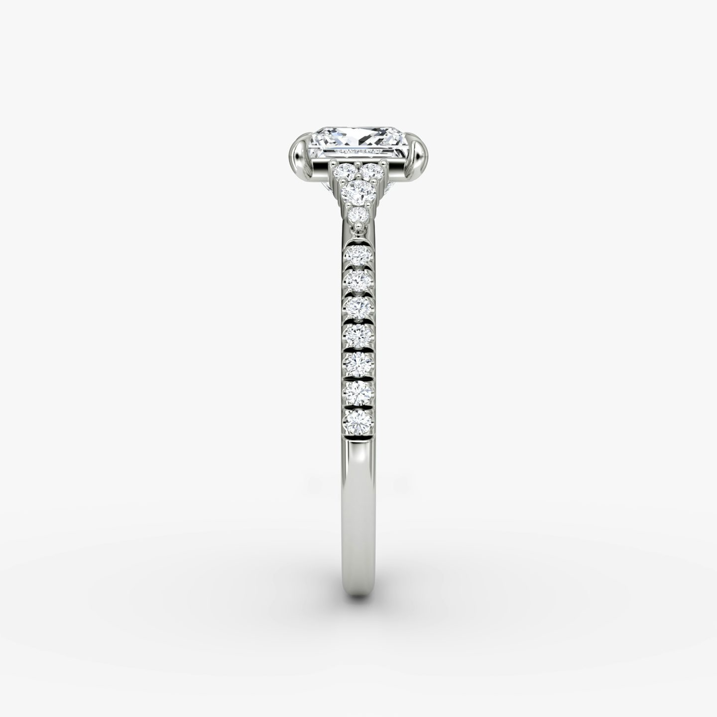 Anillo de compromiso Side Cluster Cathedral | Princesa | Platino | bandAccent: Pavé | diamondOrientation: vertical | caratWeight: other