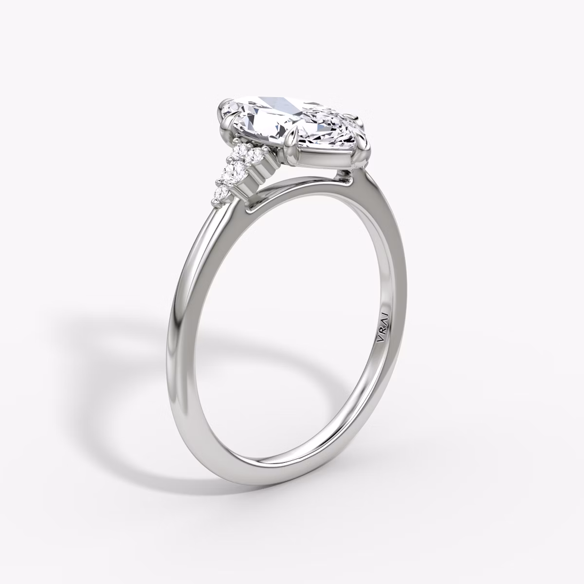 Anillo de compromiso Side Cluster Cathedral | Marquise | 18k | Oro blanco | bandAccent: Simple | diamondOrientation: vertical | caratWeight: other