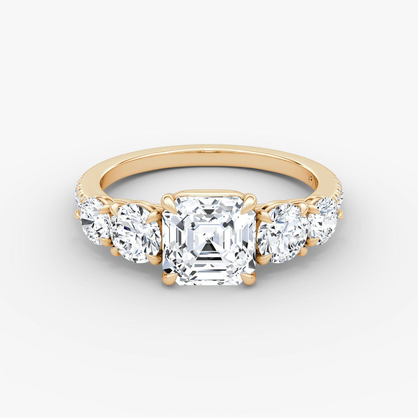 Signature Five Stone | Asscher | 14k | Roségold | bandAccent: Mit Pavé-Besatz | diamondOrientation: vertical | caratWeight: other