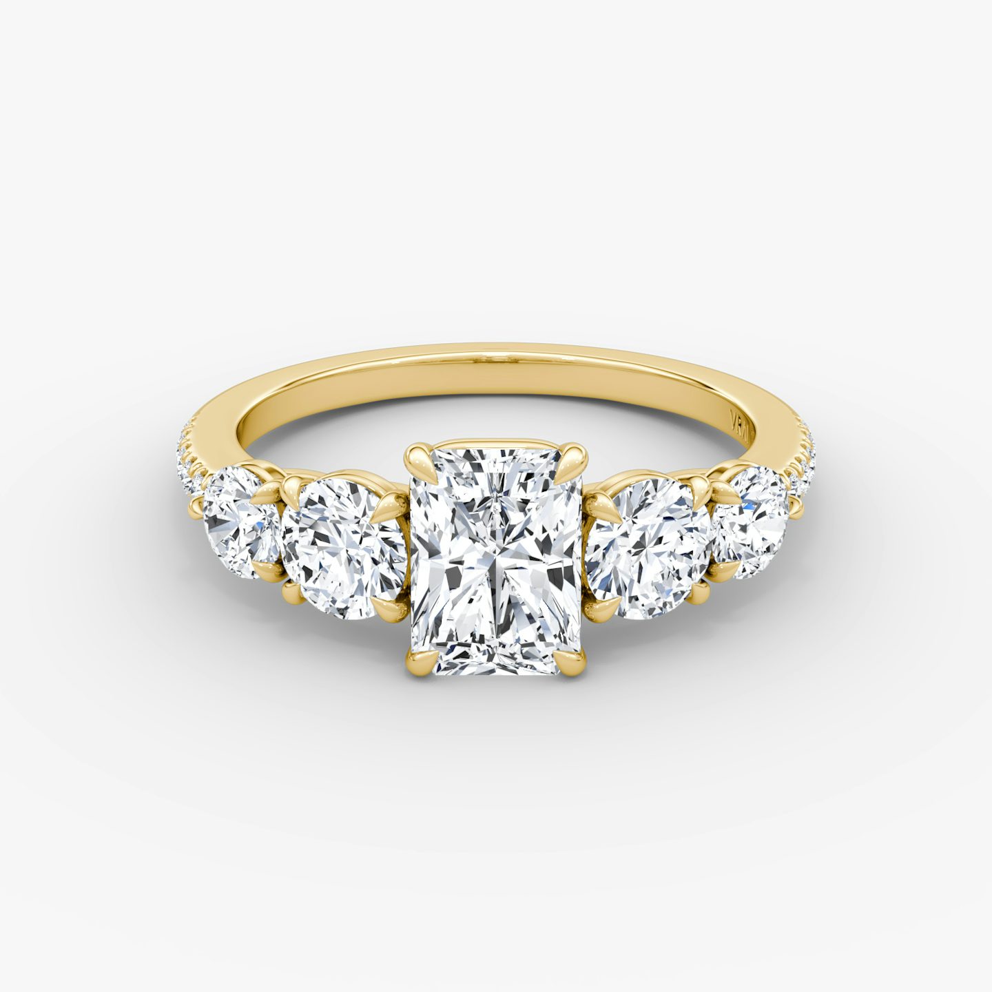 Anillo de compromiso Signature Five Stone | Radiante | 18k | Oro amarillo | bandAccent: Pavé | diamondOrientation: vertical | caratWeight: other