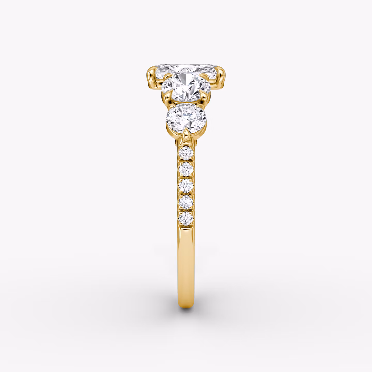 Anillo de compromiso Signature Five Stone | Radiante | 18k | Oro amarillo | bandAccent: Pavé | diamondOrientation: vertical | caratWeight: other