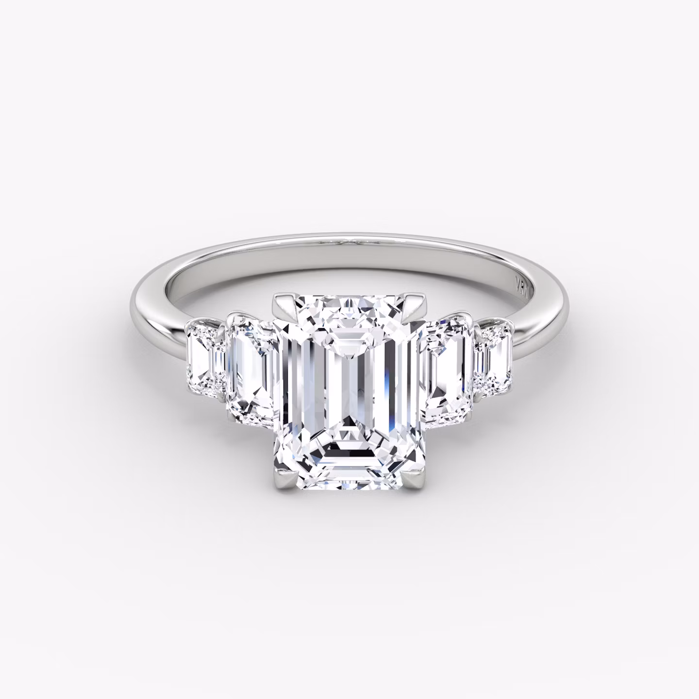 Statement Five Stone | Émeraude | 18k | Or blanc | bandAccent: Simple | diamondOrientation: vertical | caratWeight: other