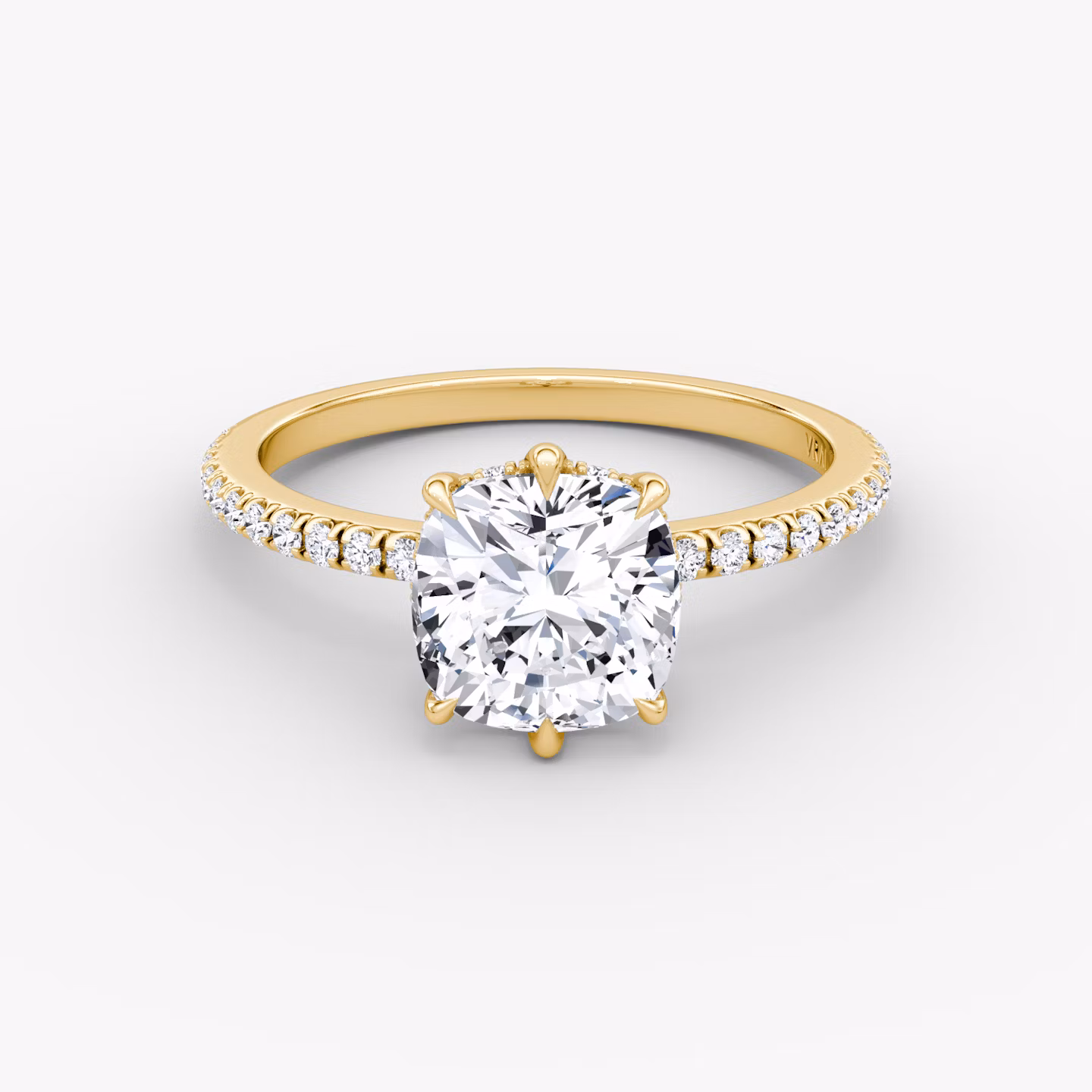 Signature 6 Prong | Cushion | 18k | Gelbgold | bandAccent: Mit Pavé-Besatz | bandWidth: standard | hiddenHalo: yes | diamondOrientation: vertical | caratWeight: other
