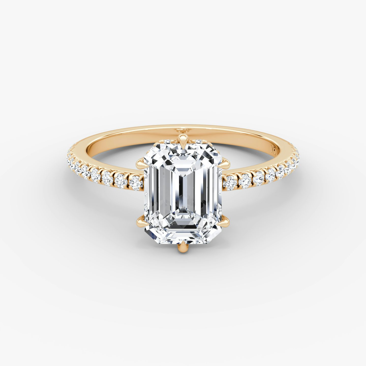 Signature 6 Prong | Emerald | 14k | Roségold | bandAccent: Mit Pavé-Besatz | bandWidth: standard | hiddenHalo: yes | diamondOrientation: vertical | caratWeight: other