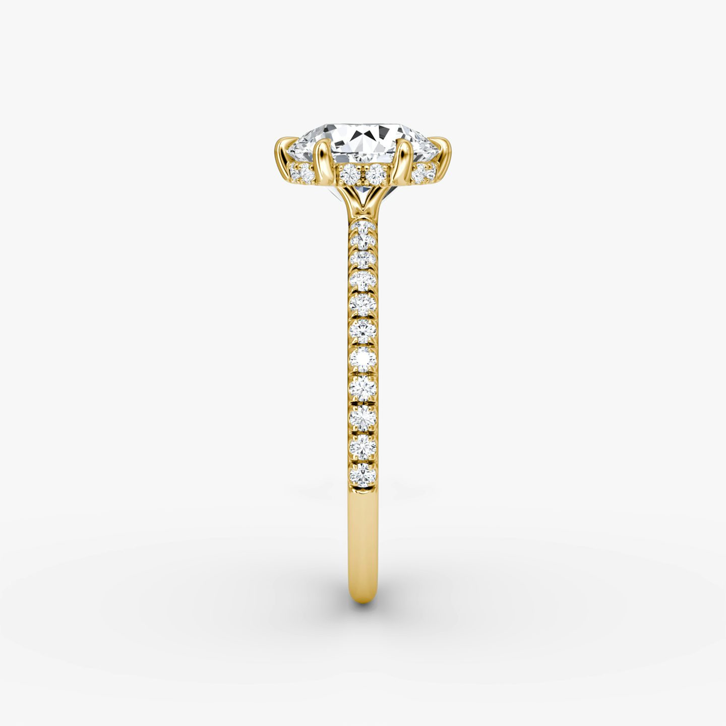 Signature 6 Prong | Rund | 18k | Gelbgold | bandAccent: Mit Pavé-Besatz | bandWidth: standard | caratWeight: other | hiddenHalo: yes | diamondOrientation: vertical