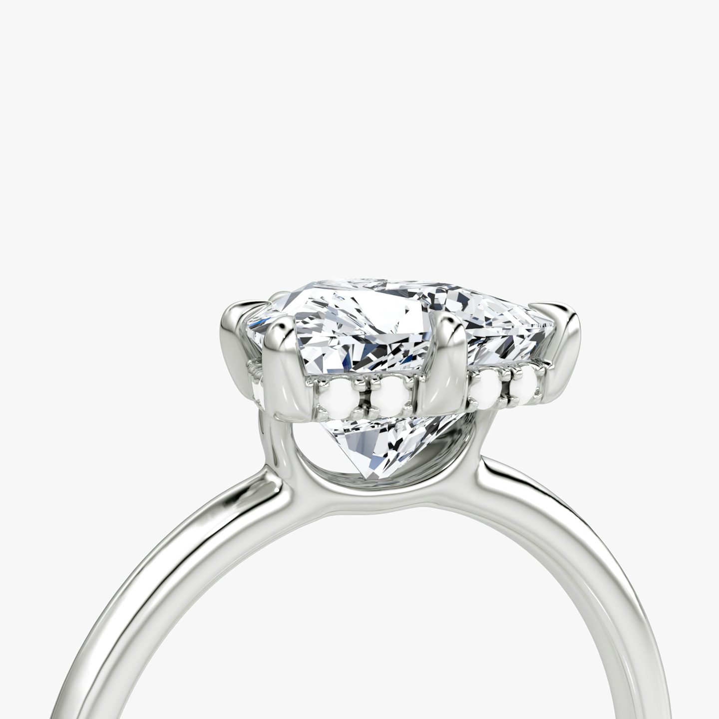 Signature 6 Prong | Trillant | 18k | Weißgold | bandAccent: Ohne Pavé-Besatz | bandWidth: standard | hiddenHalo: yes | diamondOrientation: vertical | caratWeight: other