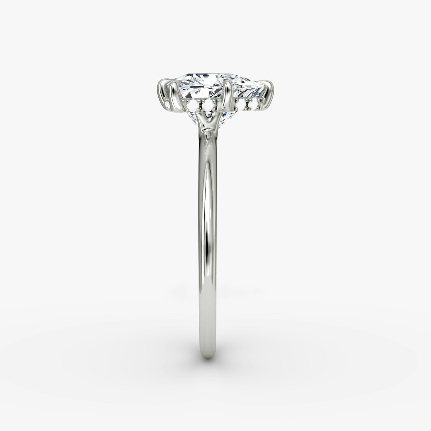 Signature 6 Prong | Trillant | 18k | Weißgold | bandAccent: Ohne Pavé-Besatz | bandWidth: standard | hiddenHalo: yes | diamondOrientation: vertical | caratWeight: other