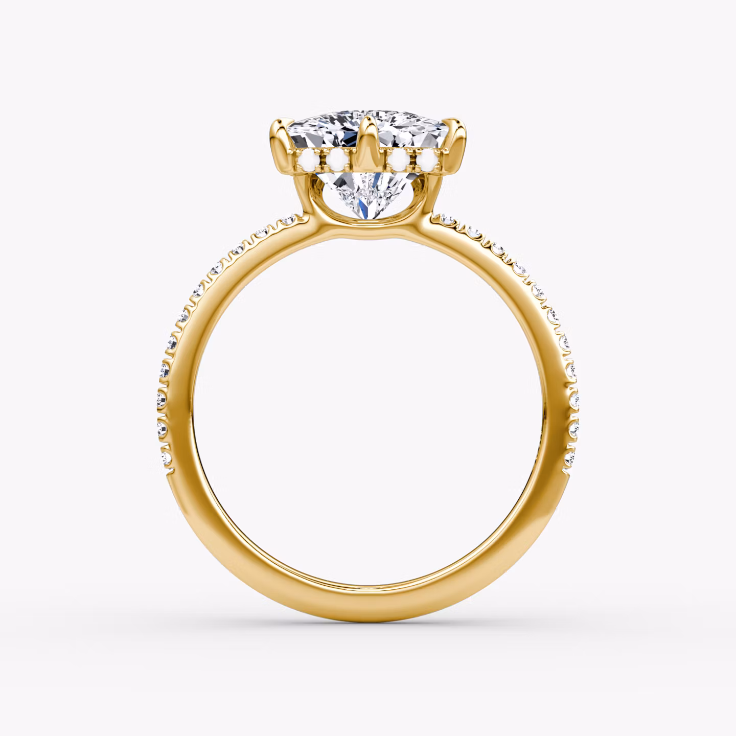 Signature 6 Prong | Trillant | 18k | Gelbgold | bandAccent: Mit Pavé-Besatz | bandWidth: standard | hiddenHalo: yes | diamondOrientation: vertical | caratWeight: other