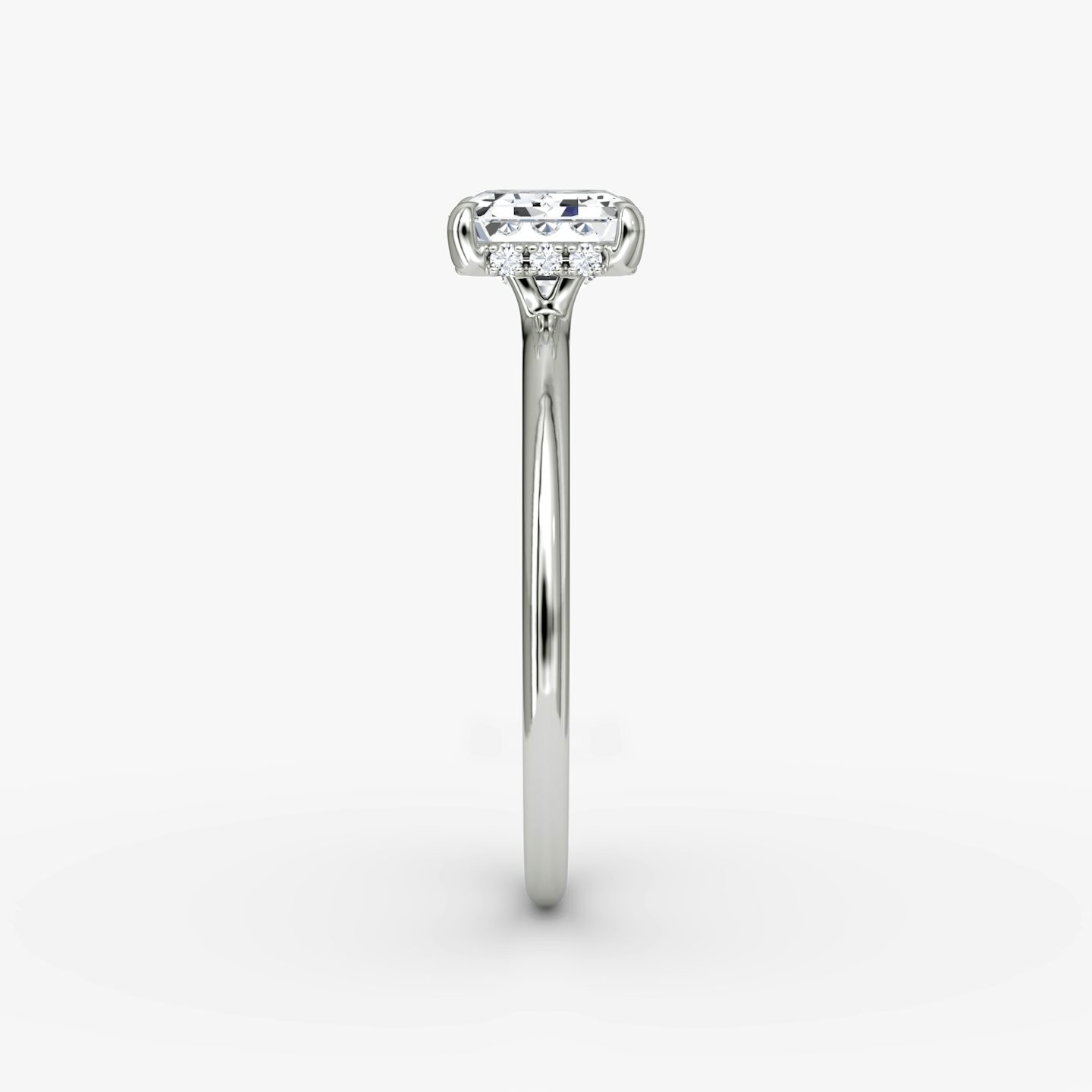 Anillo de compromiso Signature | Esmeralda | Platino | bandAccent: Simple | bandWidth: standard | diamondOrientation: horizontal | hiddenHalo: yes | caratWeight: other