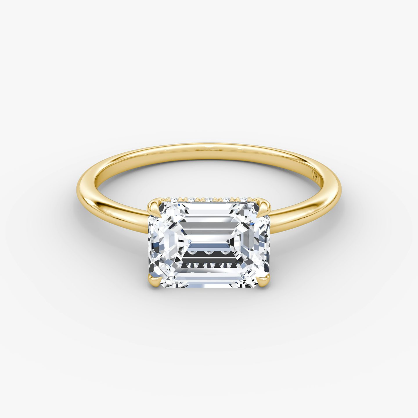 Anillo de compromiso Signature | Esmeralda | 18k | Oro amarillo | bandAccent: Simple | bandWidth: standard | diamondOrientation: horizontal | hiddenHalo: yes | caratWeight: other
