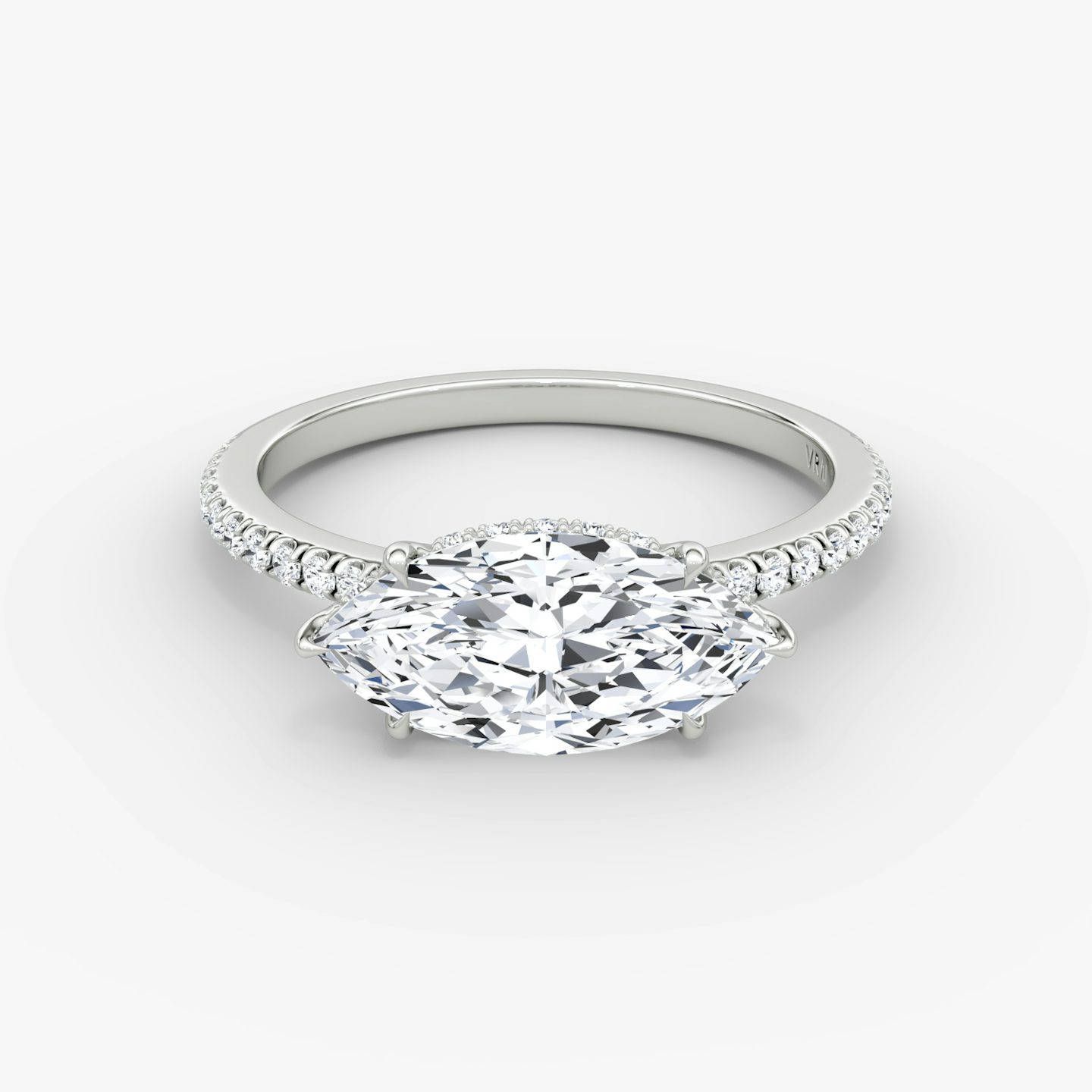 Anillo de compromiso Signature | Marquise | 18k | Oro blanco | bandAccent: Pavé | bandWidth: standard | diamondOrientation: horizontal | hiddenHalo: yes | caratWeight: other