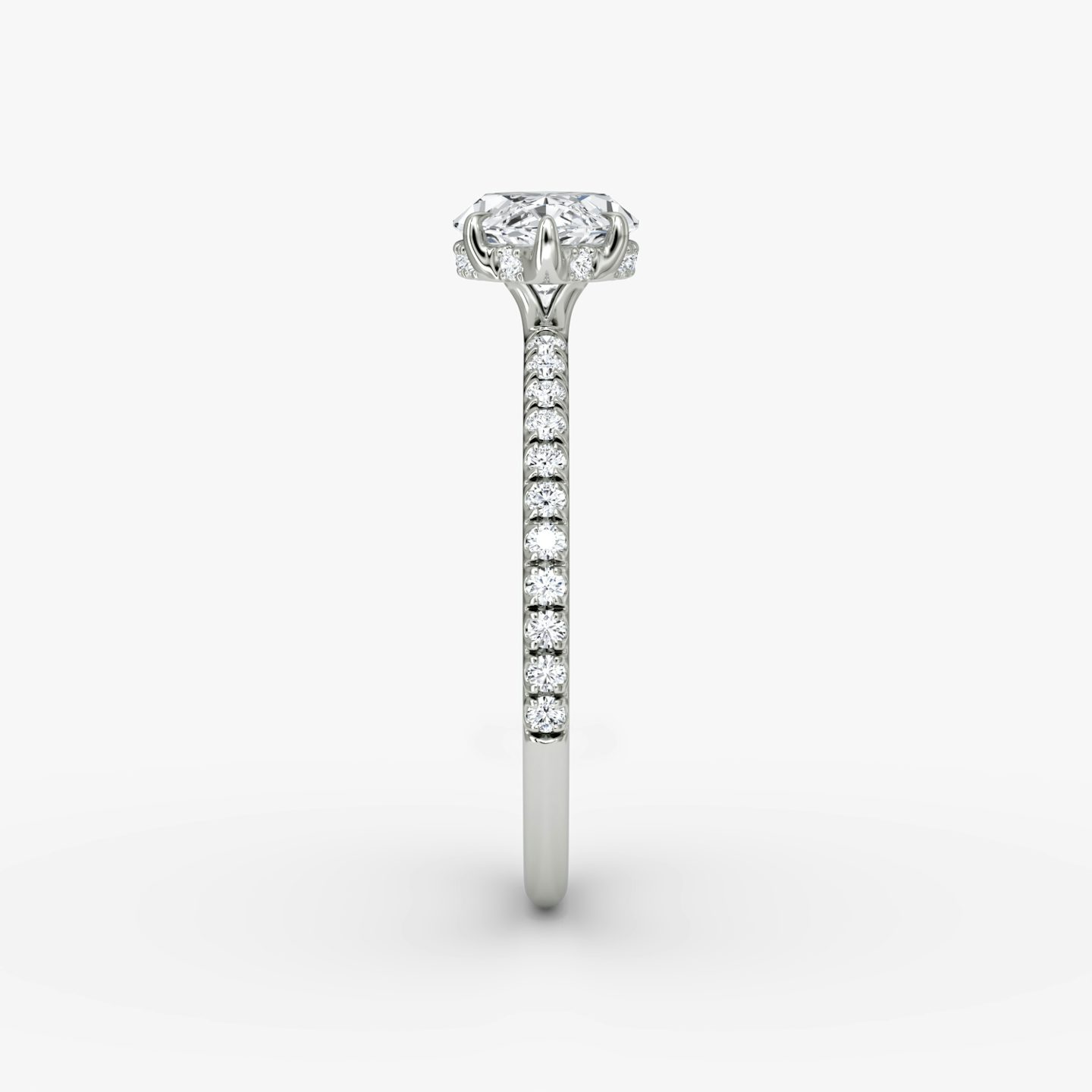 Anillo de compromiso Signature | Marquise | 18k | Oro blanco | bandAccent: Pavé | bandWidth: standard | diamondOrientation: horizontal | hiddenHalo: yes | caratWeight: other