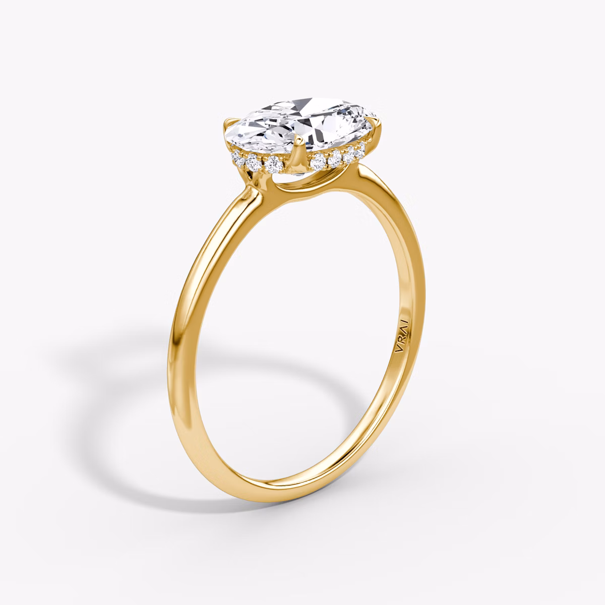 Anillo de compromiso Signature | Oval | 18k | Oro amarillo | bandAccent: Simple | bandWidth: standard | diamondOrientation: horizontal | hiddenHalo: yes | caratWeight: other