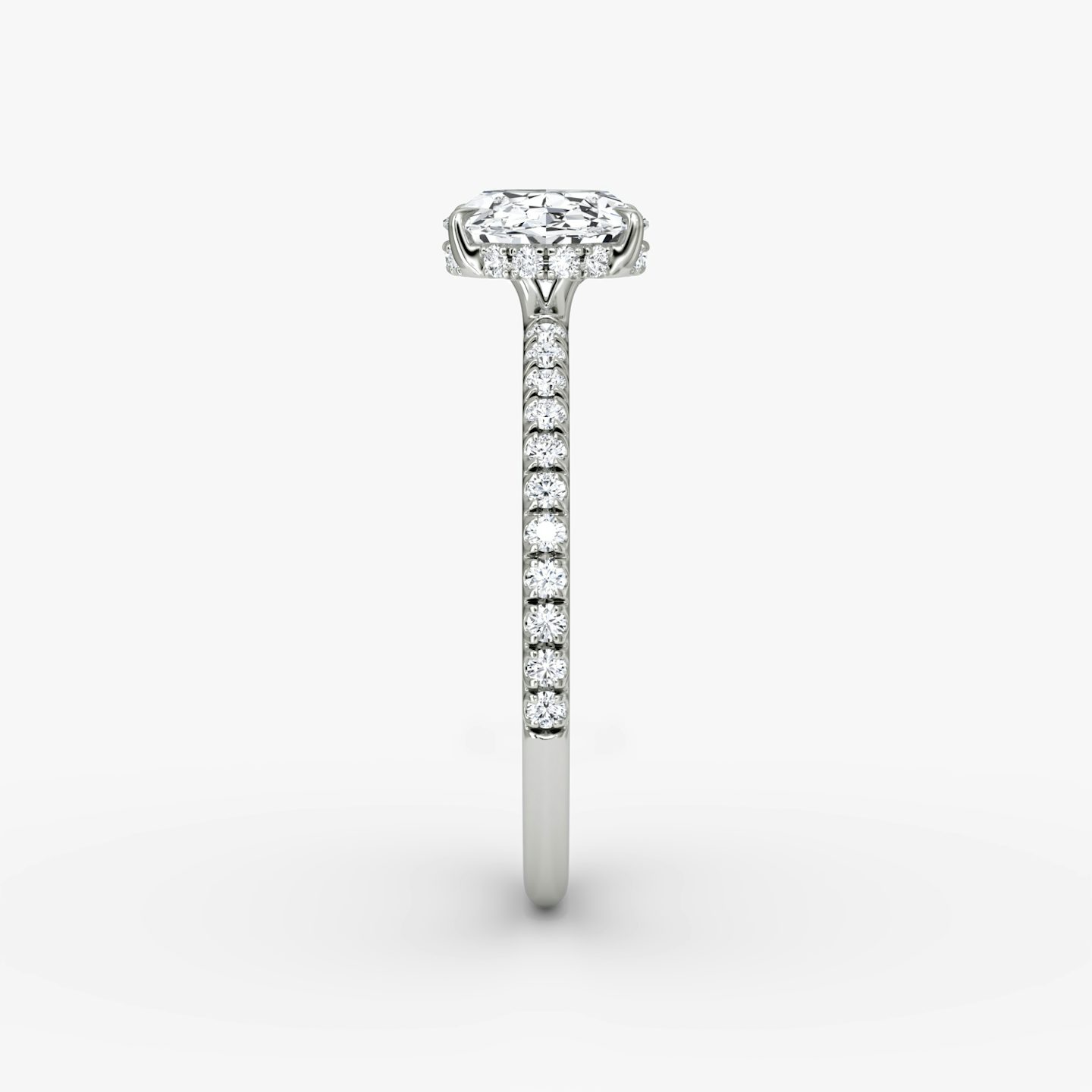 Signature | Oval | 18k | Weißgold | bandAccent: Mit Pavé-Besatz | bandWidth: standard | diamondOrientation: horizontal | hiddenHalo: yes | caratWeight: other