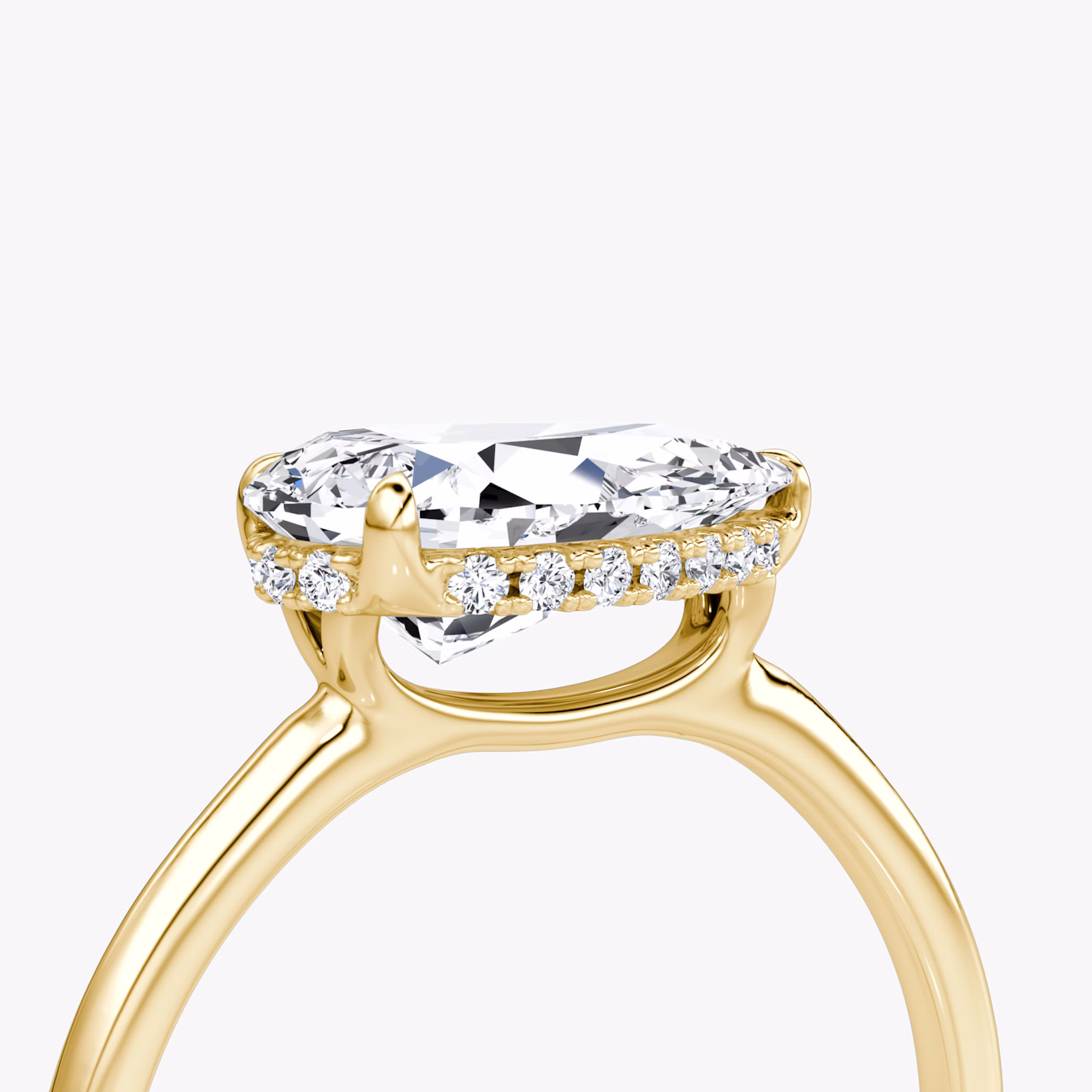 Signature | Tropfen | 18k | Gelbgold | bandAccent: Ohne Pavé-Besatz | bandWidth: standard | diamondOrientation: horizontal | hiddenHalo: yes | caratWeight: other
