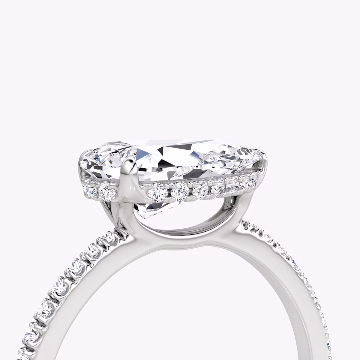 Signature | Tropfen | 18k | Weißgold | bandAccent: Mit Pavé-Besatz | bandWidth: standard | diamondOrientation: horizontal | hiddenHalo: yes | caratWeight: other