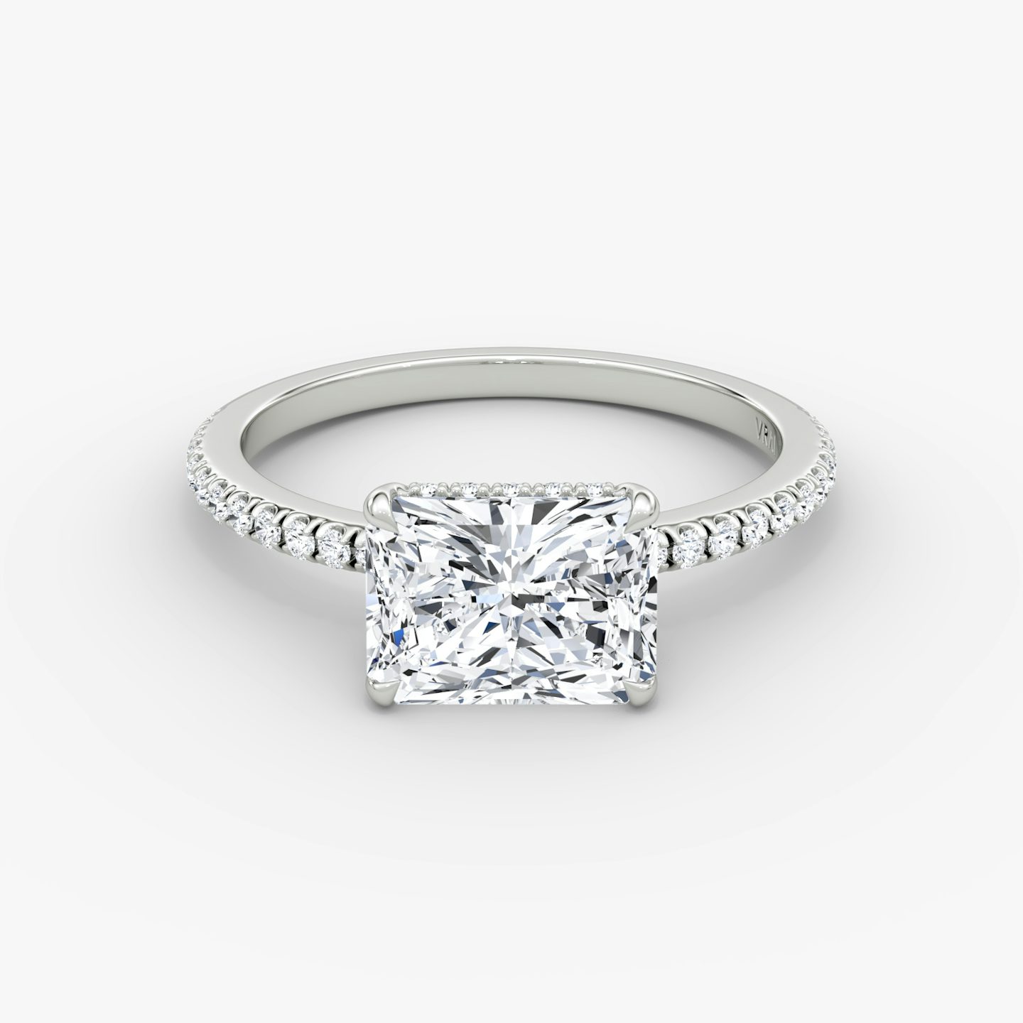 Bague de fiançailles Signature  | Radiant | 18k | Or blanc | bandAccent: Pavé | bandWidth: standard | diamondOrientation: horizontal | hiddenHalo: yes | caratWeight: other