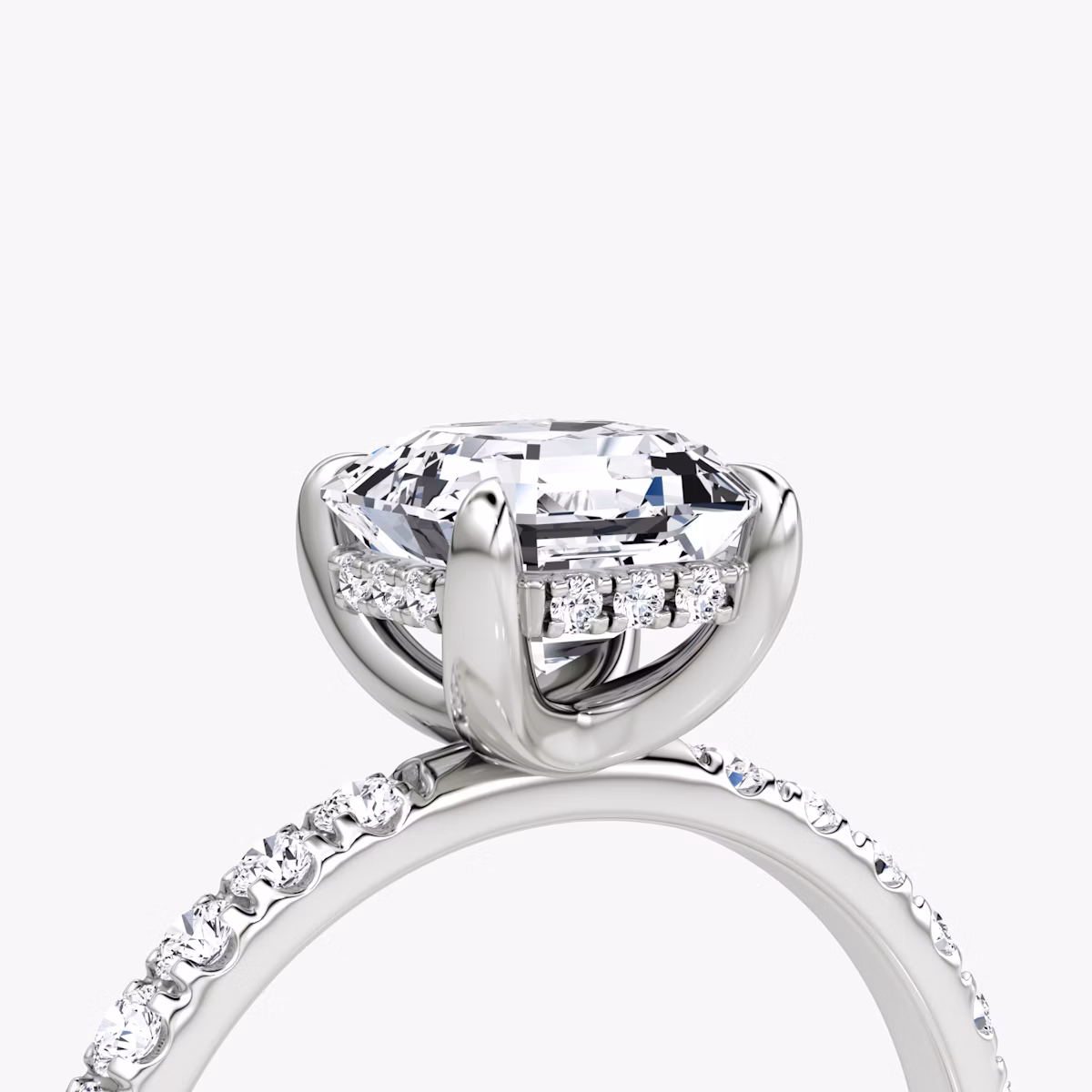 Classic Hidden Halo | Asscher | Platin | bandAccent: Mit Pavé-Besatz | bandWidth: large | prongStyle: Ohne Pavé-Besatz | diamondOrientation: vertical | caratWeight: other
