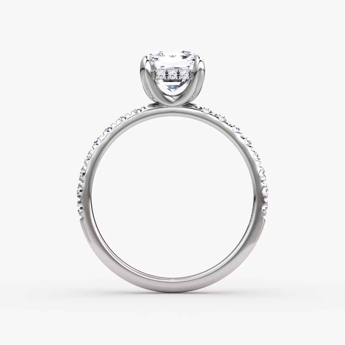 Classic Hidden Halo | Asscher | Platin | bandAccent: Mit Pavé-Besatz | bandWidth: large | prongStyle: Ohne Pavé-Besatz | diamondOrientation: vertical | caratWeight: other