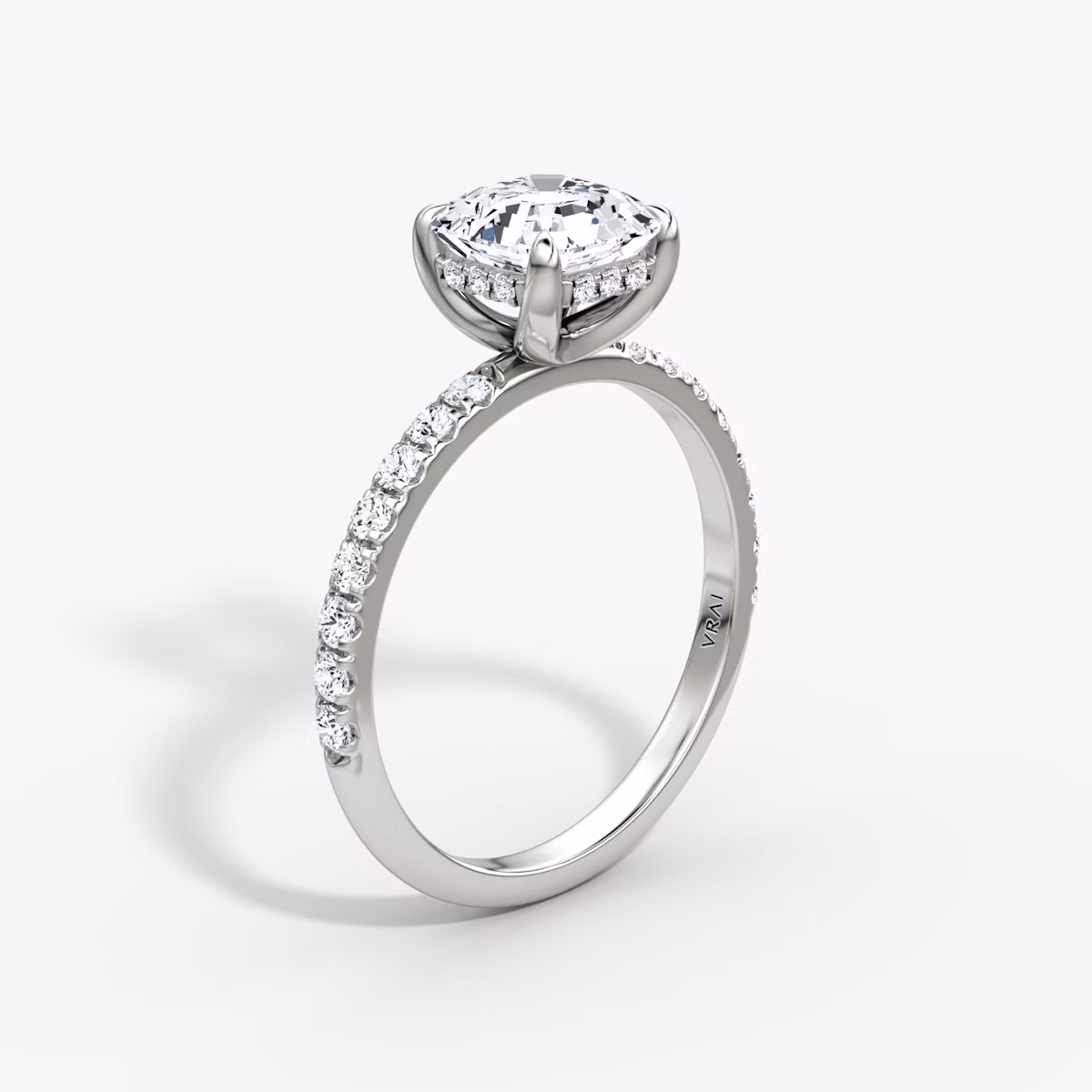 Classic Hidden Halo | Asscher | Platin | bandAccent: Mit Pavé-Besatz | bandWidth: large | prongStyle: Ohne Pavé-Besatz | diamondOrientation: vertical | caratWeight: other
