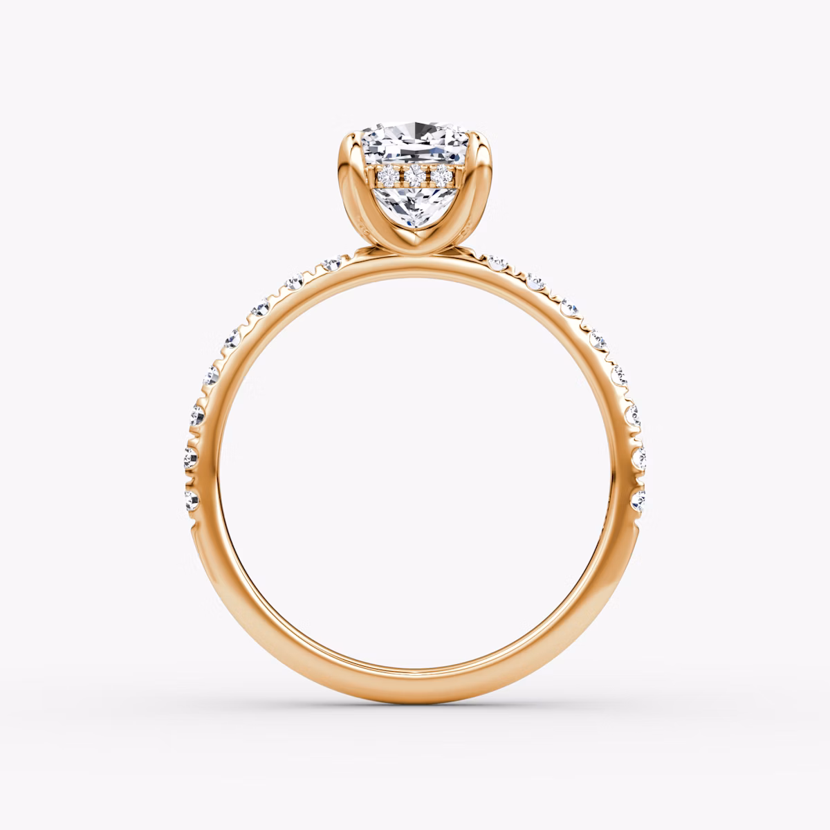 Classic Hidden Halo | Cushion | 14k | Roségold | bandAccent: Mit Pavé-Besatz | bandWidth: large | prongStyle: Ohne Pavé-Besatz | diamondOrientation: vertical | caratWeight: other
