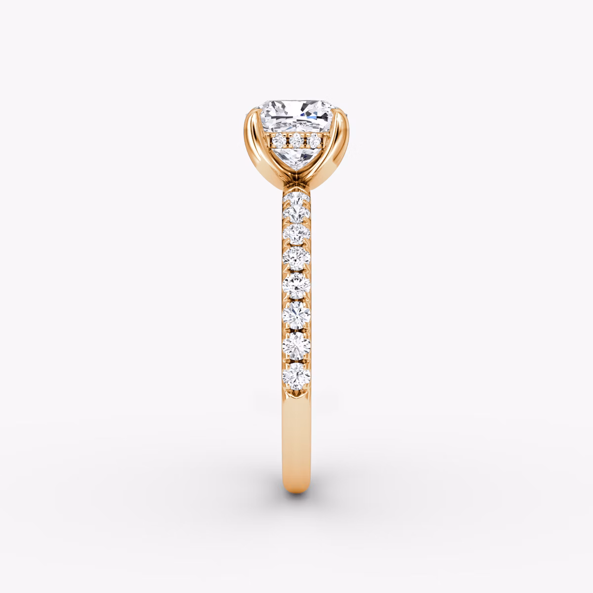 Classic Hidden Halo | Cushion | 14k | Roségold | bandAccent: Mit Pavé-Besatz | bandWidth: large | prongStyle: Ohne Pavé-Besatz | diamondOrientation: vertical | caratWeight: other