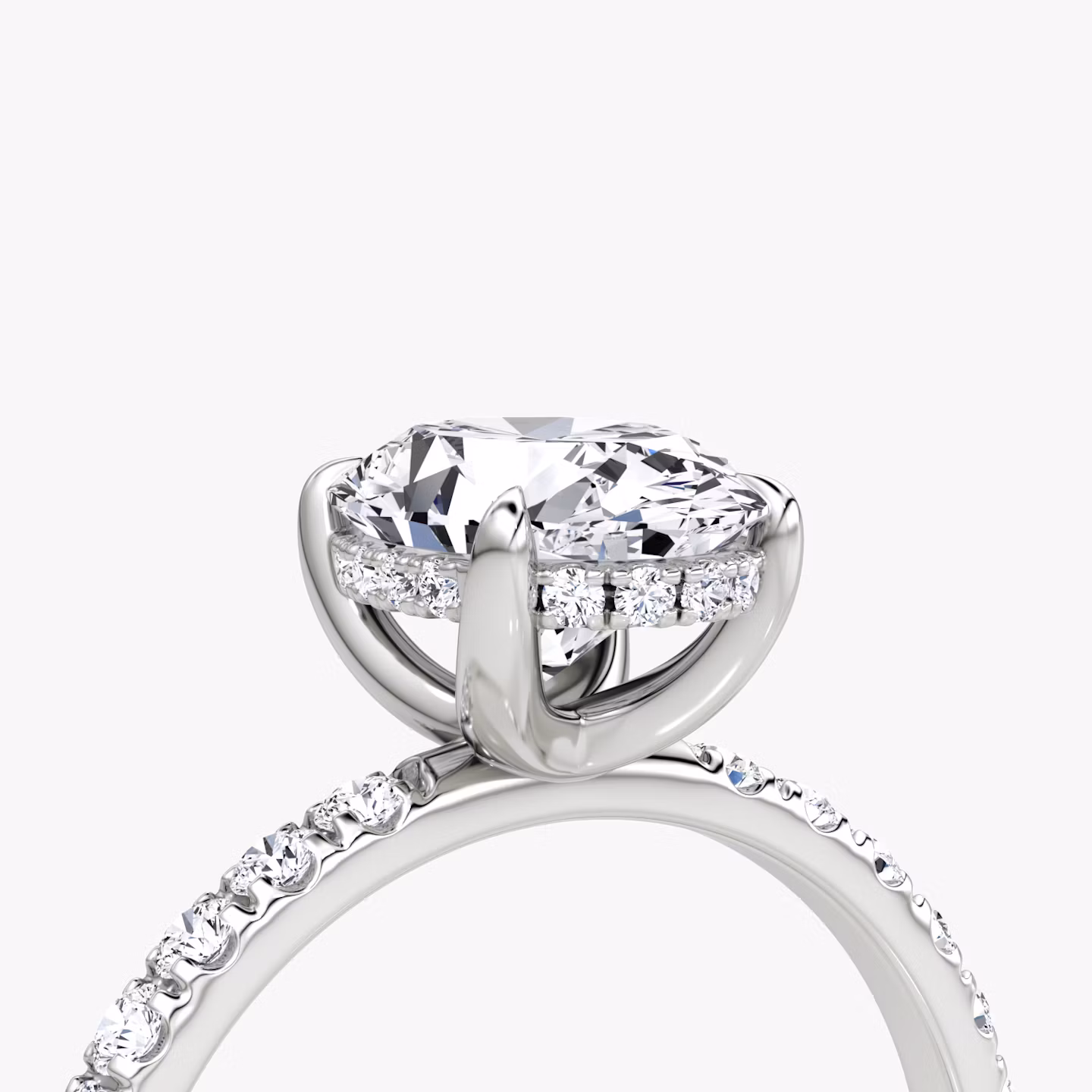 Classic Hidden Halo | Oval | Platin | bandAccent: Mit Pavé-Besatz | bandWidth: large | prongStyle: Ohne Pavé-Besatz | diamondOrientation: vertical | caratWeight: other