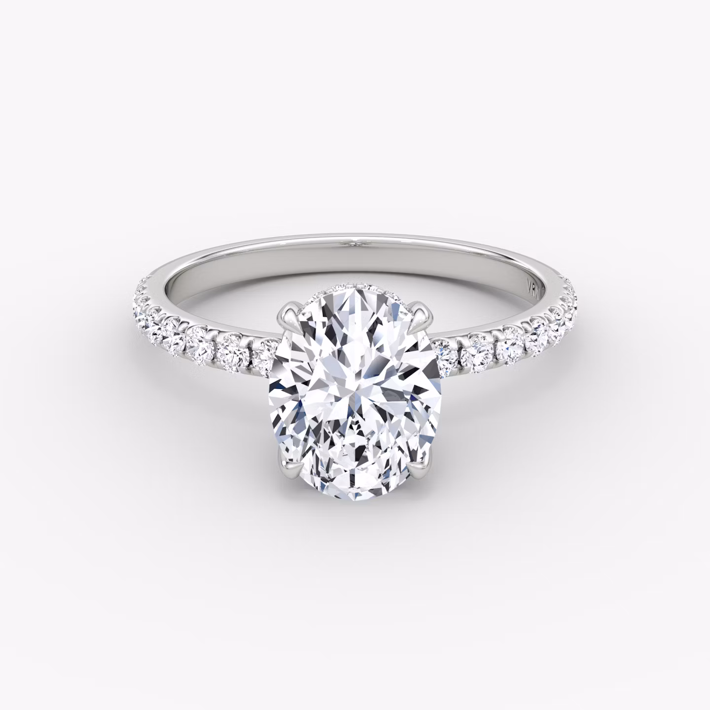 Classic Hidden Halo | Oval | Platin | bandAccent: Mit Pavé-Besatz | bandWidth: large | prongStyle: Ohne Pavé-Besatz | diamondOrientation: vertical | caratWeight: other