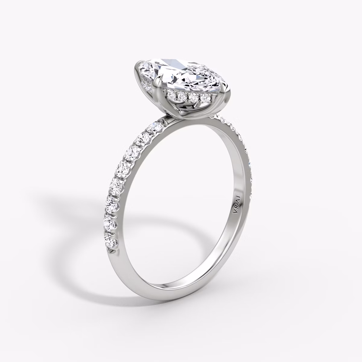 Classic Hidden Halo | Marquise | 18k | Weißgold | bandAccent: Mit Pavé-Besatz | bandWidth: large | prongStyle: Ohne Pavé-Besatz | diamondOrientation: vertical | caratWeight: other