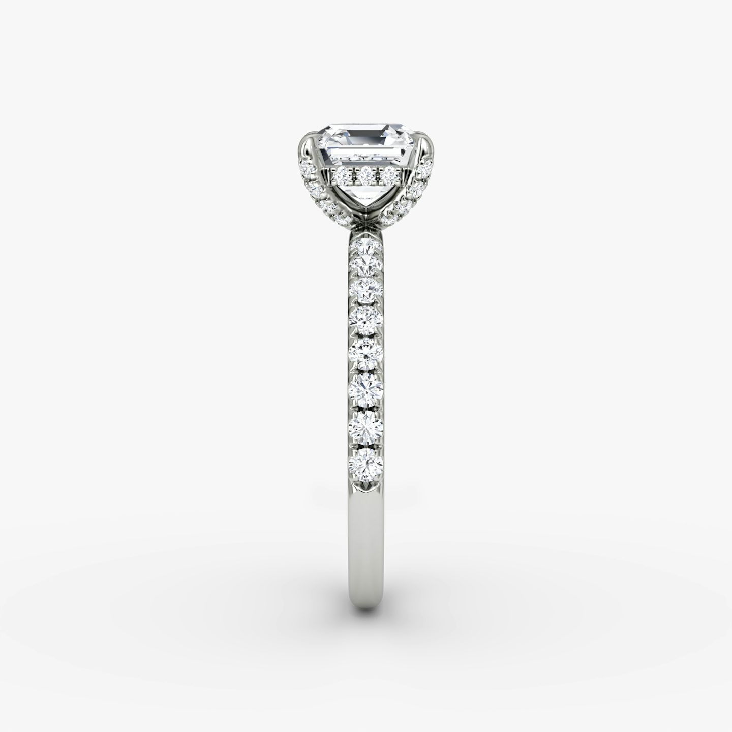 Anillo de compromiso Classic Hidden Halo | Asscher | 18k | Oro blanco | bandAccent: Pavé | bandWidth: large | prongStyle: Pavé | diamondOrientation: vertical | caratWeight: other