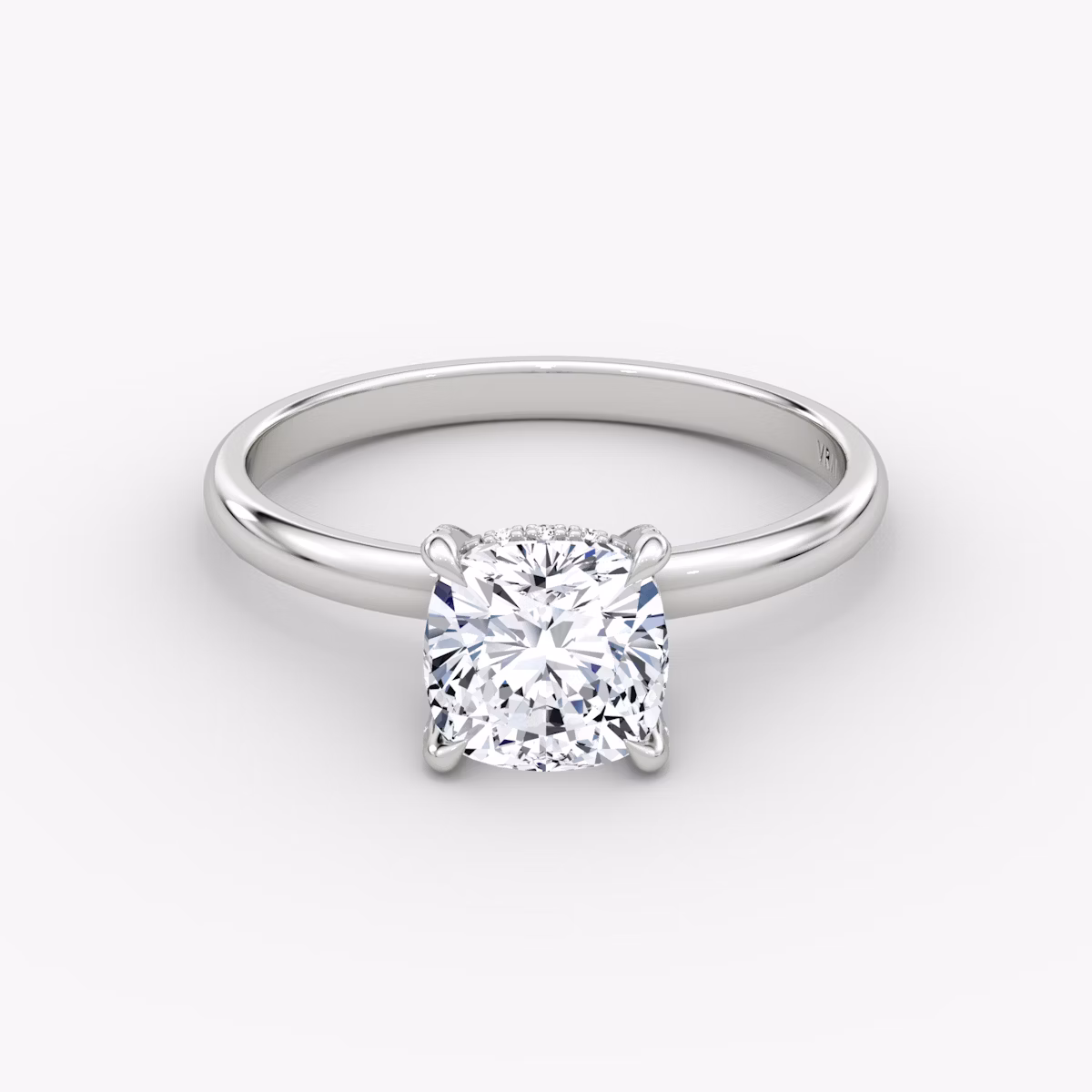 Anillo de compromiso Classic Hidden Halo | Cojín | 18k | Oro blanco | bandAccent: Simple | bandWidth: large | prongStyle: Pavé | diamondOrientation: vertical | caratWeight: other