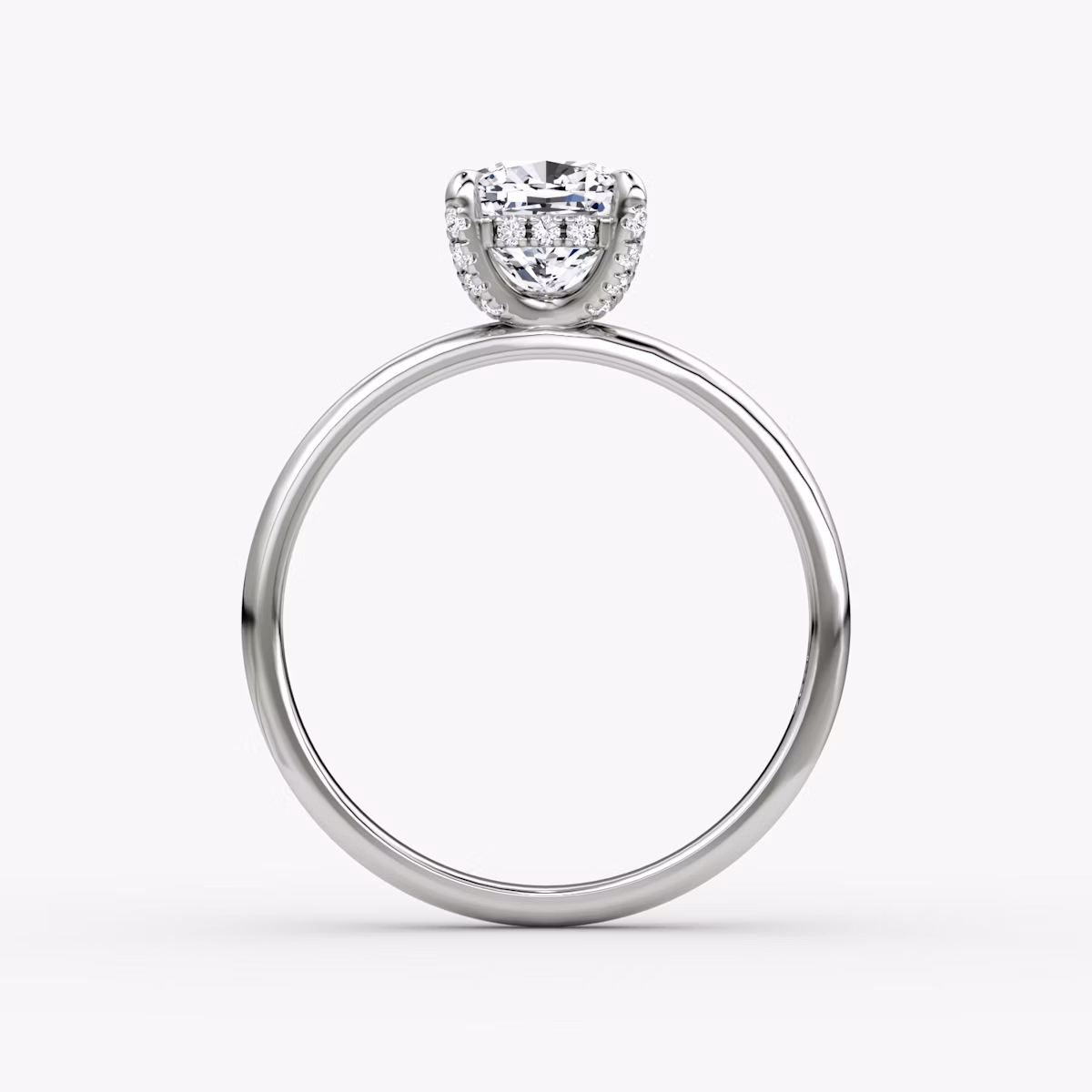 Anillo de compromiso Classic Hidden Halo | Cojín | 18k | Oro blanco | bandAccent: Simple | bandWidth: large | prongStyle: Pavé | diamondOrientation: vertical | caratWeight: other