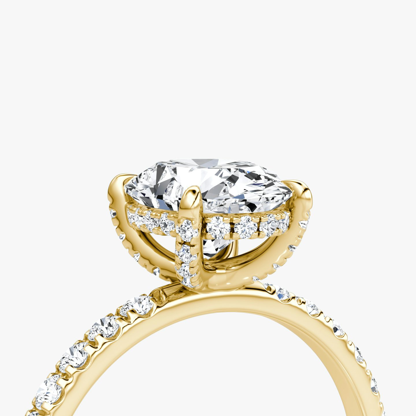 Anillo de compromiso Classic Hidden Halo | Oval | 18k | Oro amarillo | bandAccent: Pavé | bandWidth: large | prongStyle: Pavé | diamondOrientation: vertical | caratWeight: other