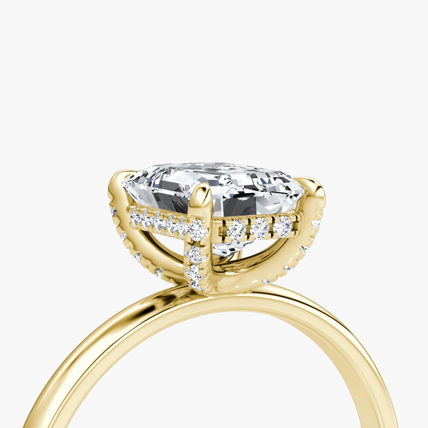 Classic Hidden Halo | Emerald | 18k | Gelbgold | bandAccent: Ohne Pavé-Besatz | bandWidth: large | prongStyle: Mit Pavé-Besatz | diamondOrientation: vertical | caratWeight: other