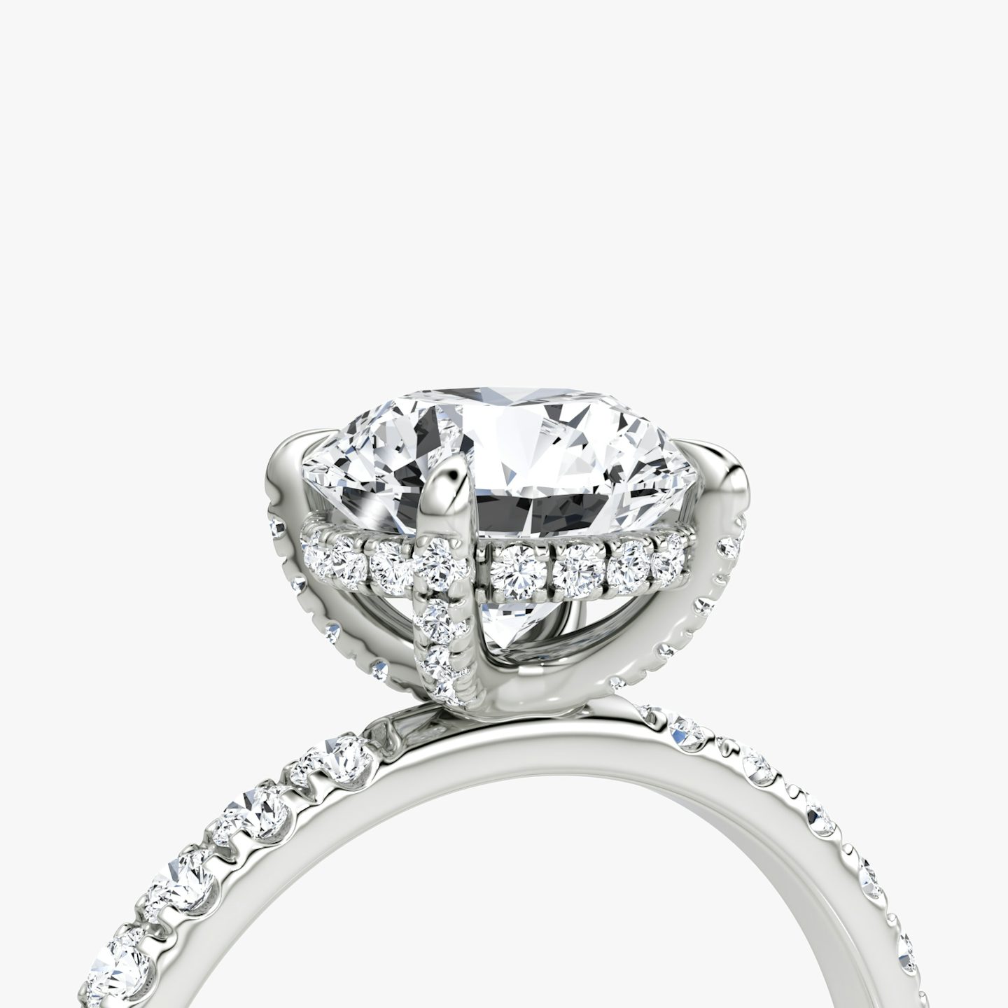 Anillo de compromiso Classic Hidden Halo | Brillante | Platino | bandAccent: Pavé | bandWidth: large | caratWeight: 1.5ct | prongStyle: Pavé | diamondOrientation: vertical