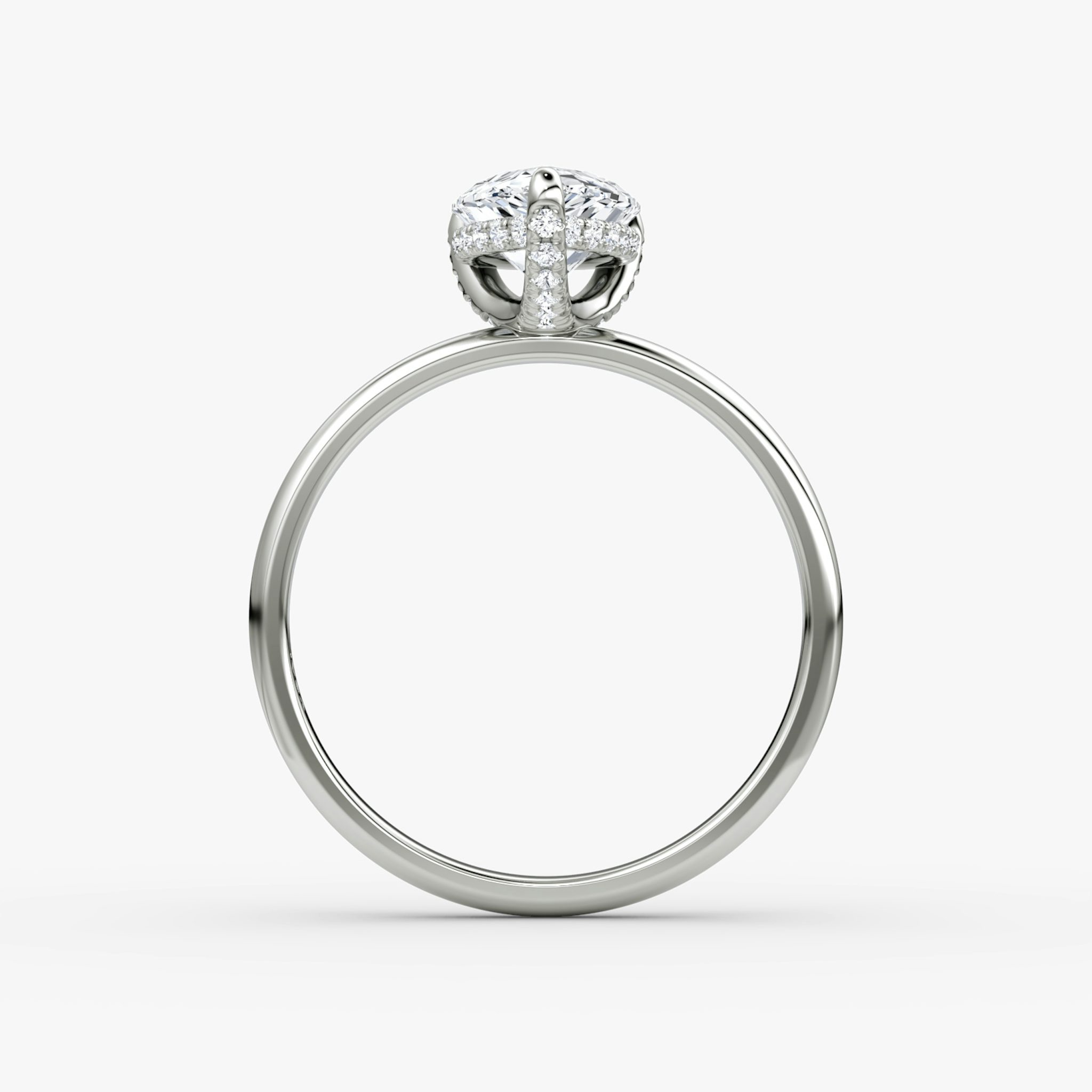 Anillo de compromiso Classic Hidden Halo | Pera | 18k | Oro blanco | bandAccent: Simple | bandWidth: large | prongStyle: Pavé | diamondOrientation: vertical | caratWeight: other