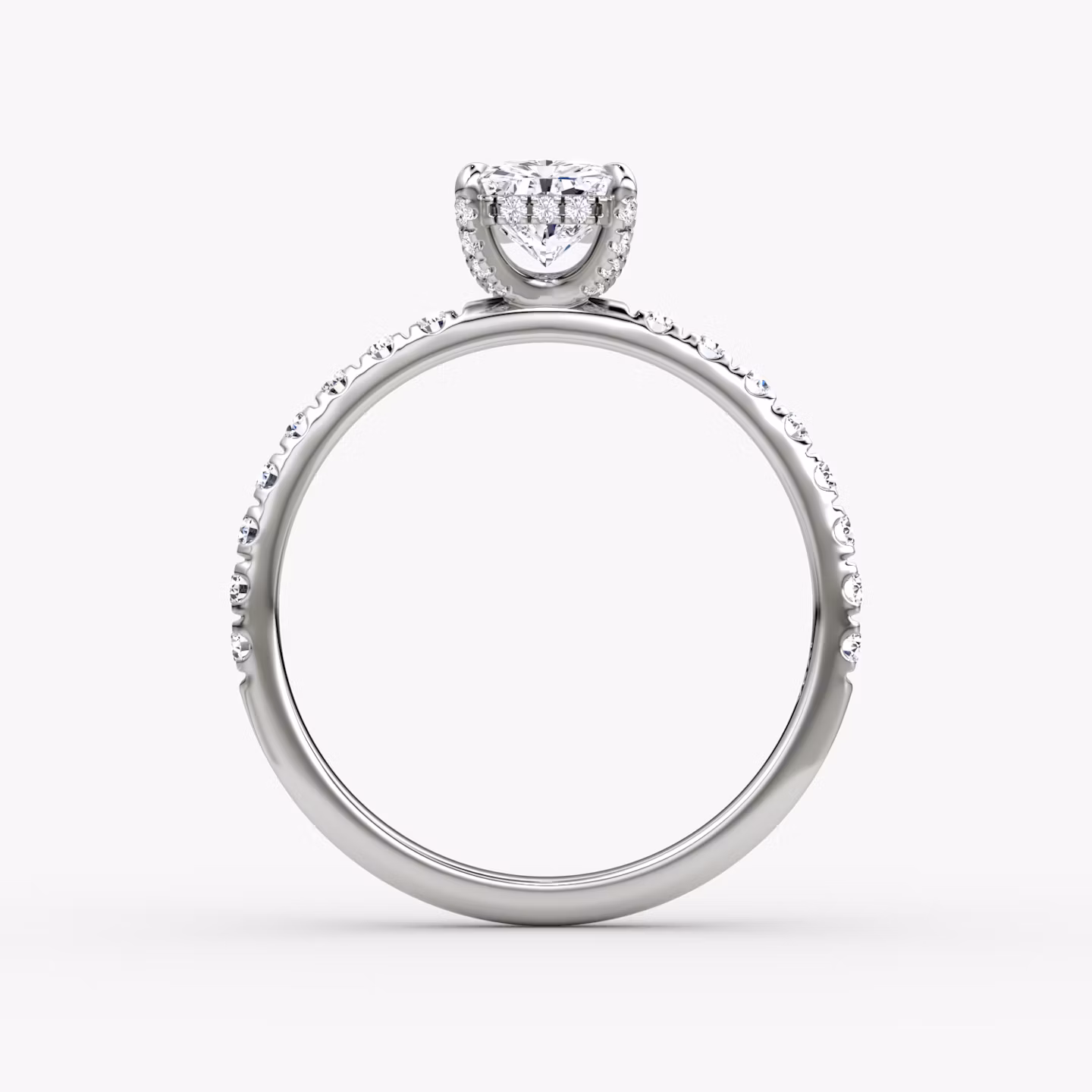 Classic Hidden Halo | Radiant | 18k | Weißgold | bandAccent: Mit Pavé-Besatz | bandWidth: large | prongStyle: Mit Pavé-Besatz | diamondOrientation: vertical | caratWeight: other