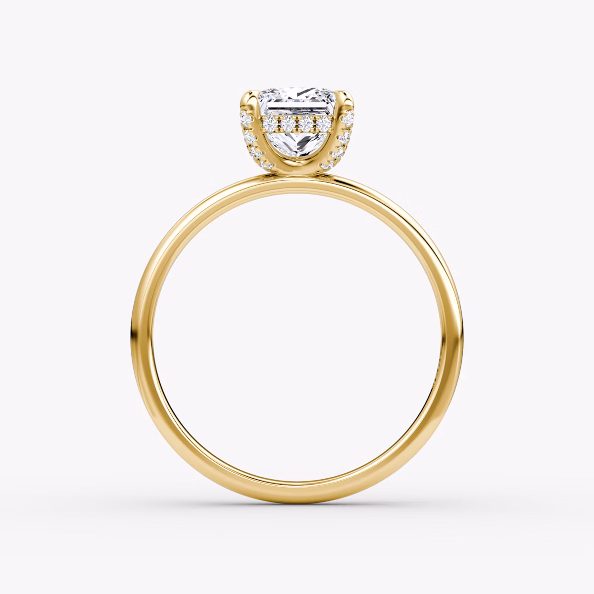 Classic Hidden Halo | Princess | 18k | Gelbgold | bandAccent: Ohne Pavé-Besatz | bandWidth: large | prongStyle: Mit Pavé-Besatz | diamondOrientation: vertical | caratWeight: other