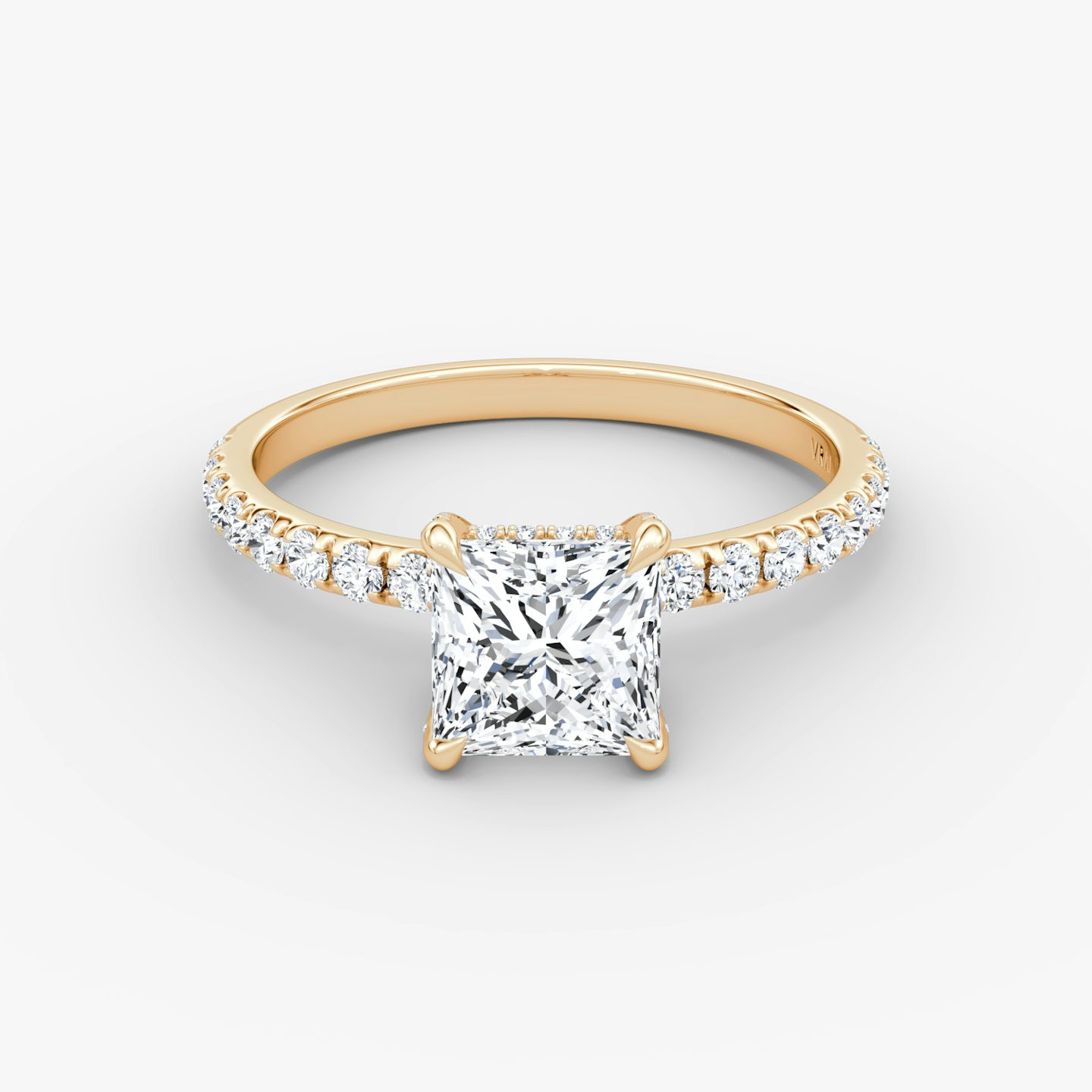 Anillo de compromiso Classic Hidden Halo | Princesa | 14k | Oro rosa | bandAccent: Pavé | bandWidth: large | prongStyle: Pavé | diamondOrientation: vertical | caratWeight: other