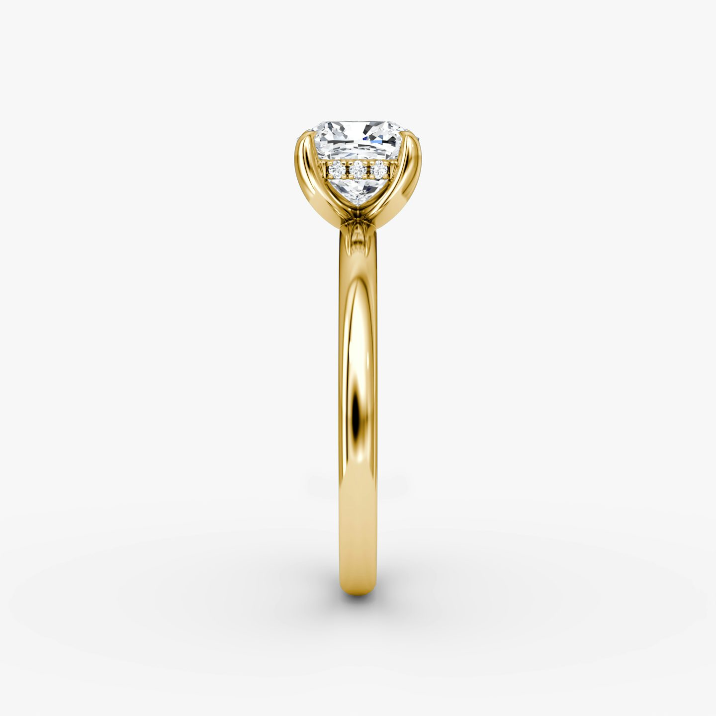 Classic Hidden Halo | Cushion | 18k | Gelbgold | bandAccent: Ohne Pavé-Besatz | bandWidth: large | prongStyle: Ohne Pavé-Besatz | diamondOrientation: vertical | caratWeight: other