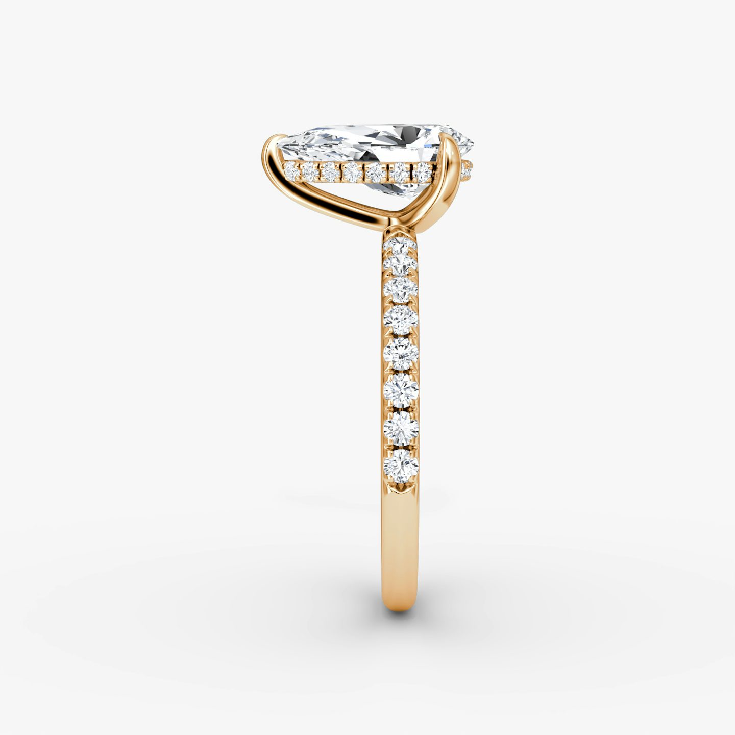 Anillo de compromiso Classic Hidden Halo | Pera | 14k | Oro rosa | bandAccent: Pavé | bandWidth: large | prongStyle: Simple | diamondOrientation: vertical | caratWeight: other
