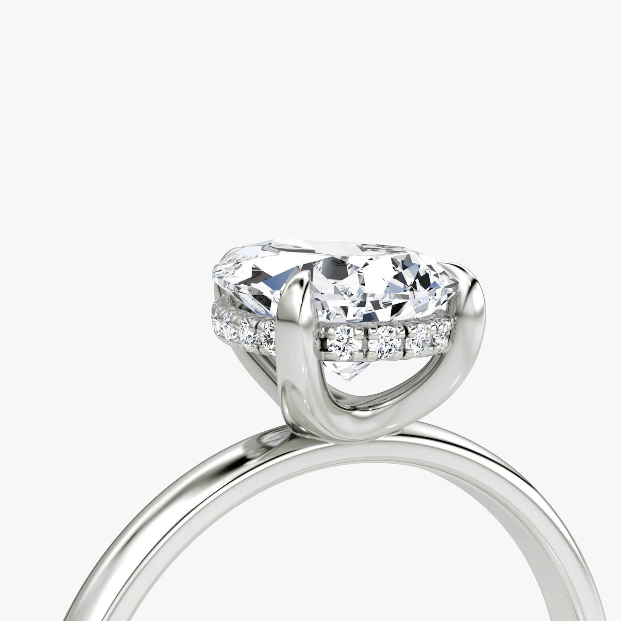 Classic Hidden Halo | Tropfen | Platin | bandAccent: Ohne Pavé-Besatz | bandWidth: large | prongStyle: Ohne Pavé-Besatz | diamondOrientation: vertical | caratWeight: other