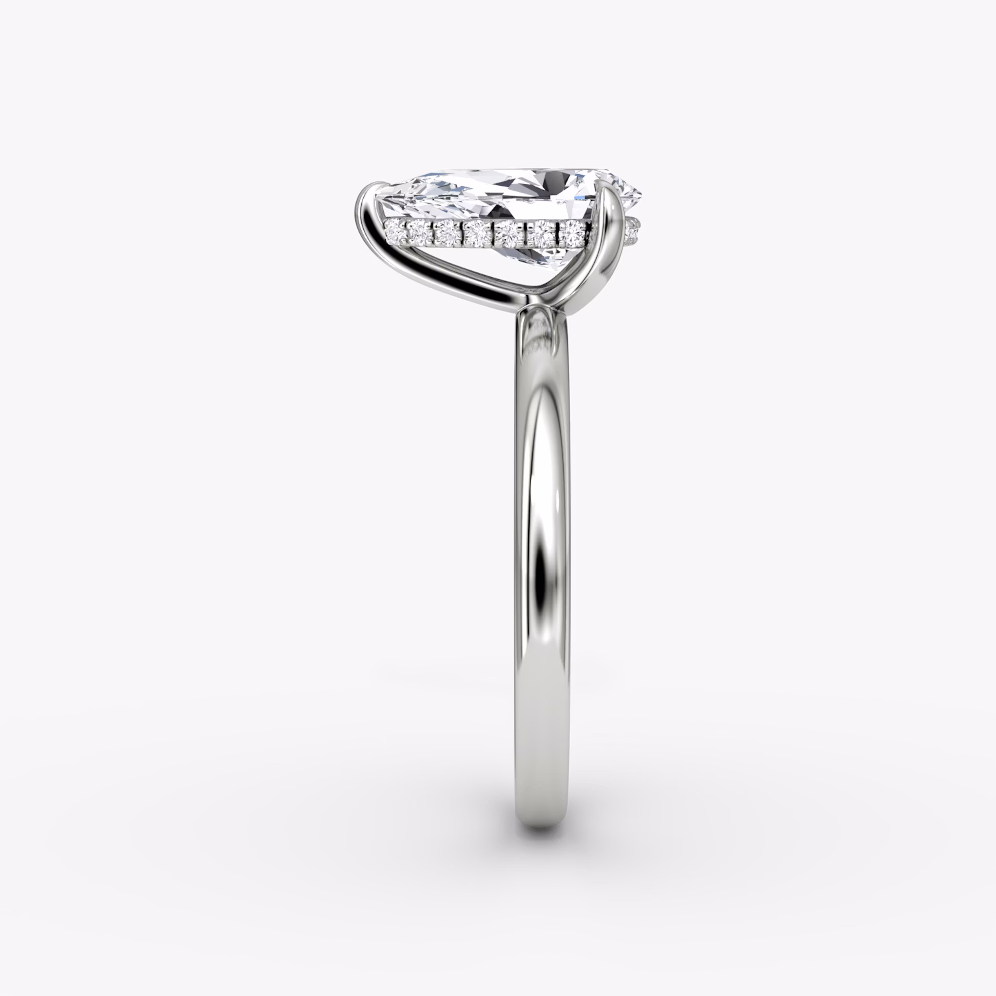 Classic Hidden Halo | Tropfen | Platin | bandAccent: Ohne Pavé-Besatz | bandWidth: large | prongStyle: Ohne Pavé-Besatz | diamondOrientation: vertical | caratWeight: other