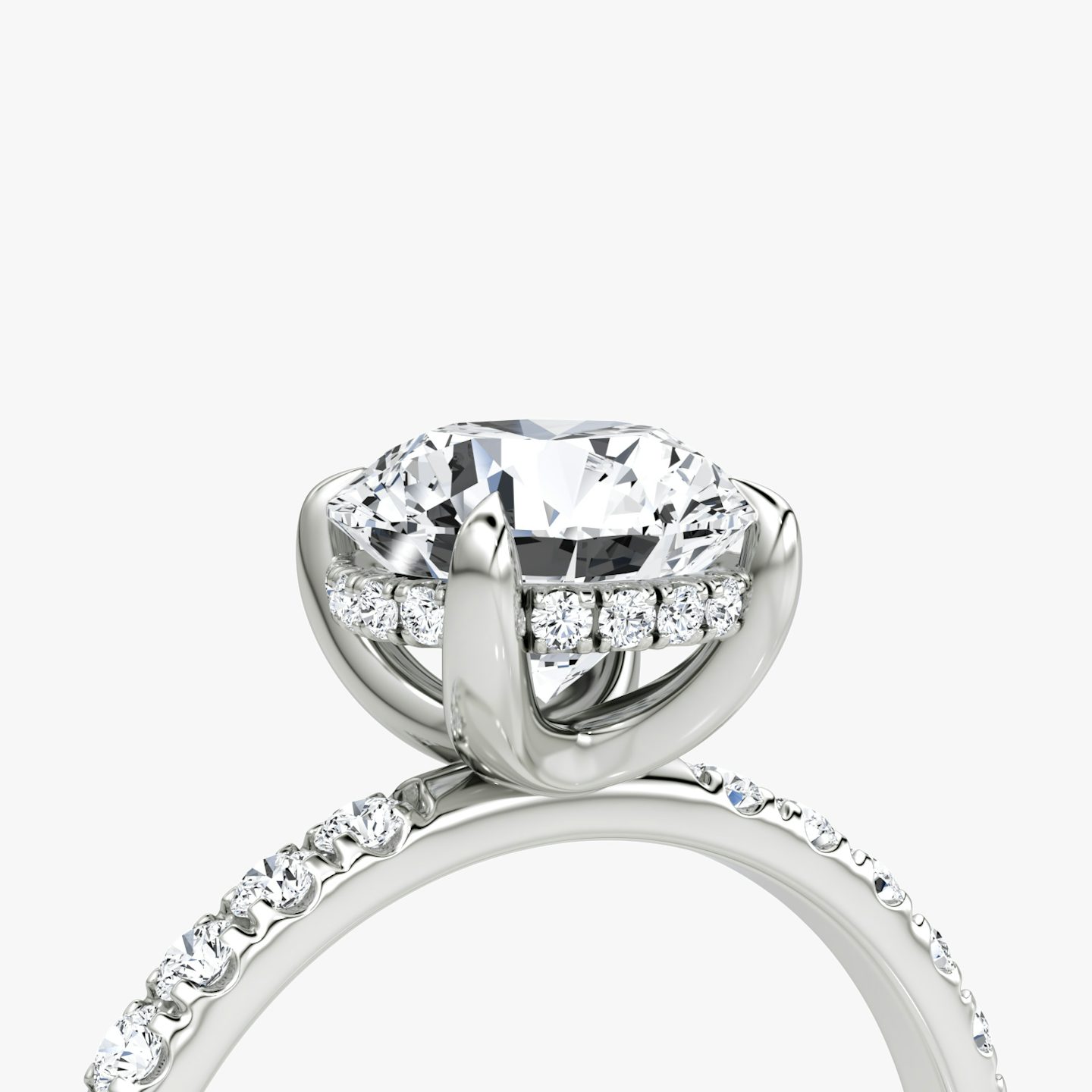 Anillo de compromiso Classic Hidden Halo | Brillante | 18k | Oro blanco | bandAccent: Pavé | bandWidth: large | caratWeight: 1.5ct | prongStyle: Simple | diamondOrientation: vertical